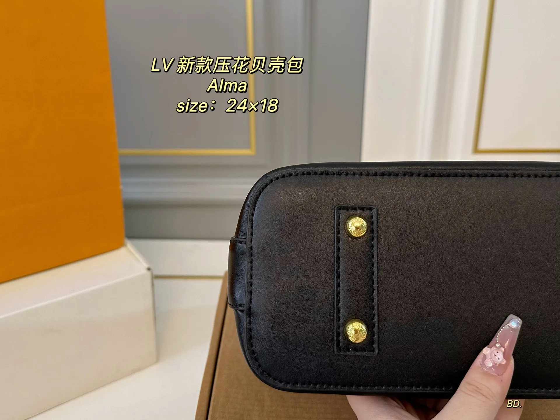 P145(折叠盒) size:24×18 LV路易威登新款压花alma贝壳包💕 经典包款,简约却不失时尚~ 很别致 小巧精致但内里容量足💯 日常通勤绝对OK,撞包率也不高‼️