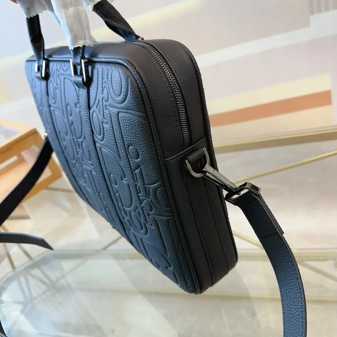 P250 迪奥男士公文包 实用性强 细节做工精致 高端大气上档次 休闲大方 尺寸:37 28