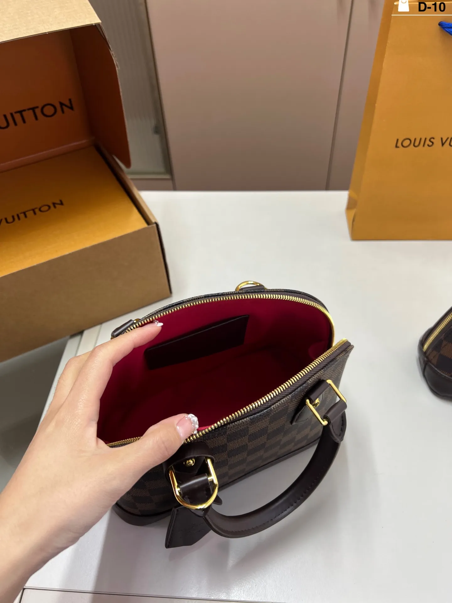 大💰p145 LV/ 路易威登 贝壳包 手感超级好 搭配起来超级美腻 超级推荐 走秀款同步 人手一只。 D-10尺寸25×19/19×13折叠盒
