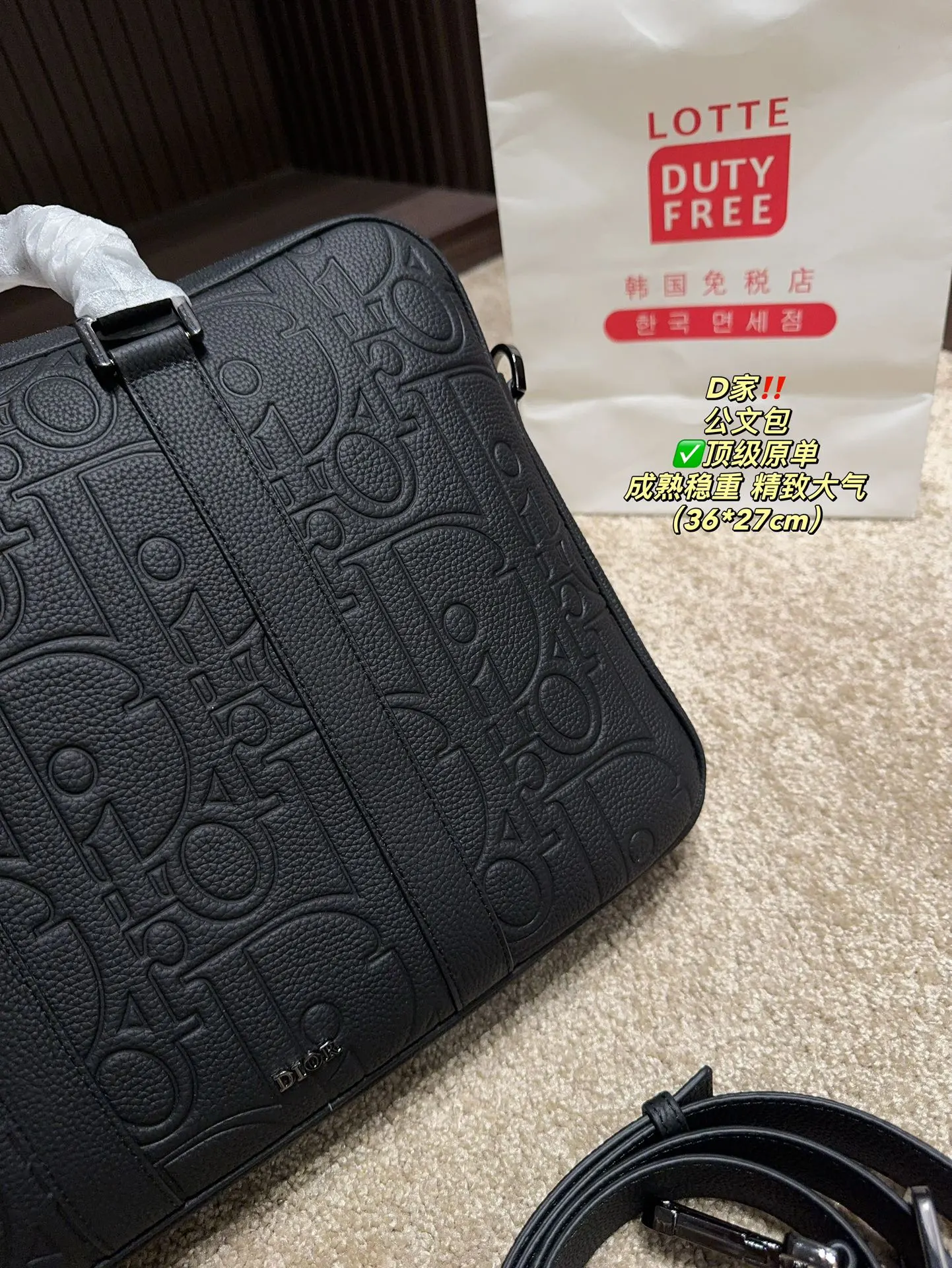✅顶级原单P250⚠️尺寸36.27 迪奥 公文包 DIOR 格调满满，自带一股低调沉稳儒雅的气息！ 版型挺阔，很有型！越用越有沉淀的味道！ 更加低调、沉稳！！ 可单肩可斜挎，不分年龄不分身高！实用百搭！