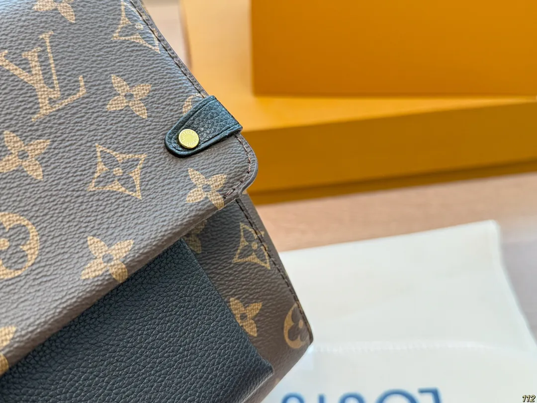 原版复刻¥155飞机盒 原单品质经典秀款 LV victoire系列链条包 备受拥戴拥有超久历史 华丽感爆棚范冰冰同款 尺寸:26 18