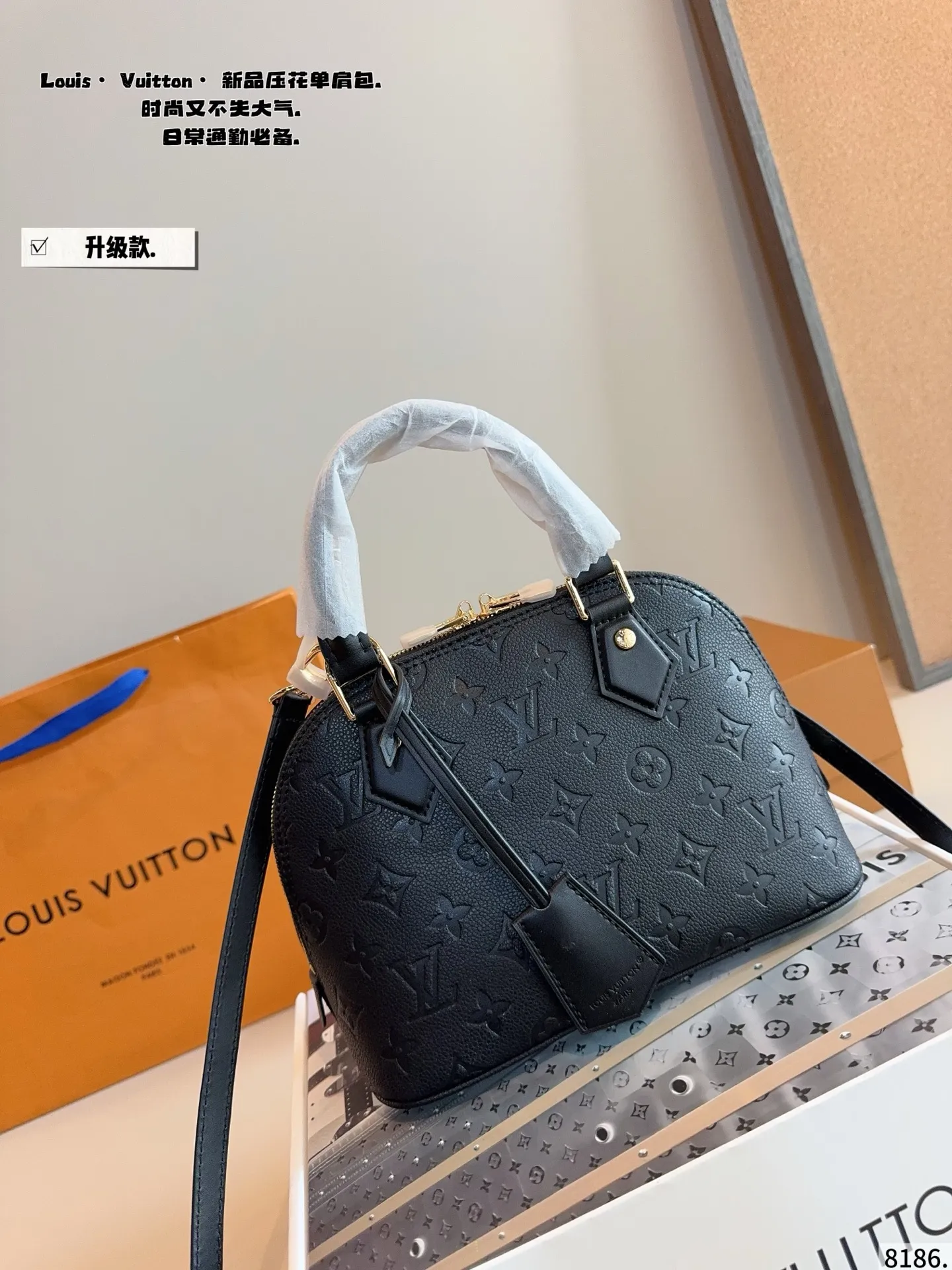 p195.配礼盒🎁. LV 路易威登 贝壳包 新品系列最新Teddy系列🐒高版本 贝壳包 手感超级好 搭配起来超级美腻 超级推荐 走秀款同步 上身效果好 原版五金带logo 超级洋气 奢华高贵的象征 走秀款 人手一只s 尺寸：24*11*17cm