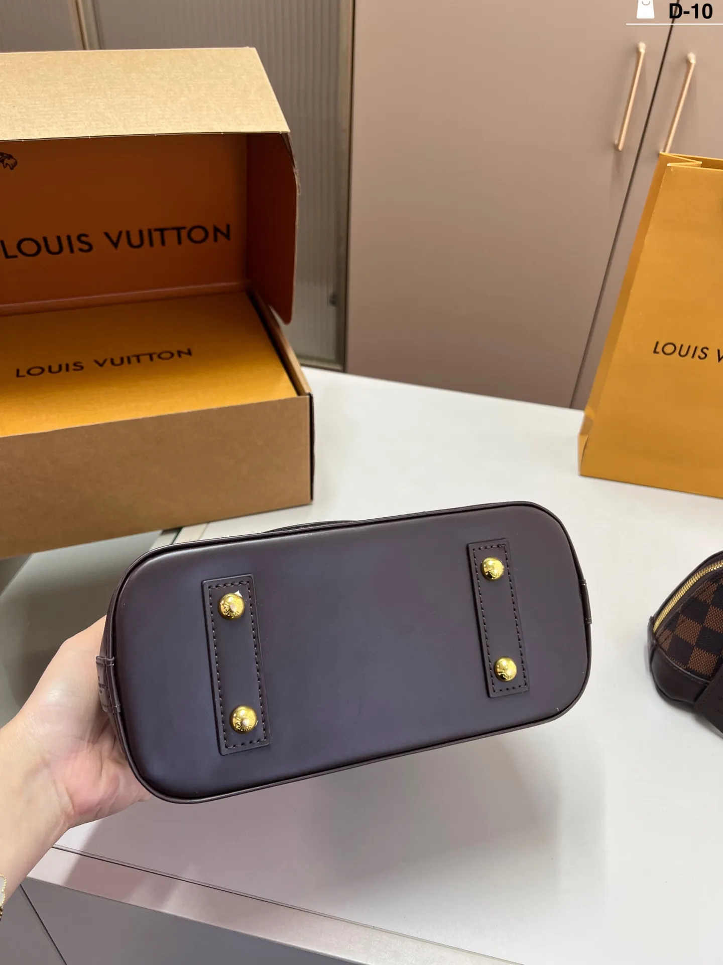 大💰p145 LV/ 路易威登 贝壳包 手感超级好 搭配起来超级美腻 超级推荐 走秀款同步 人手一只。 D-10尺寸25&times;19/19&times;13折叠盒