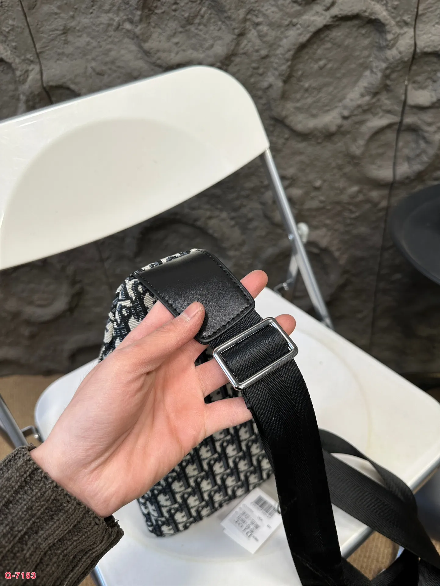 💰80 LV达胸包斜挎单肩包 采用精湛镶嵌细工 实物拍摄 原厂原版面料 尺寸:16.27cm