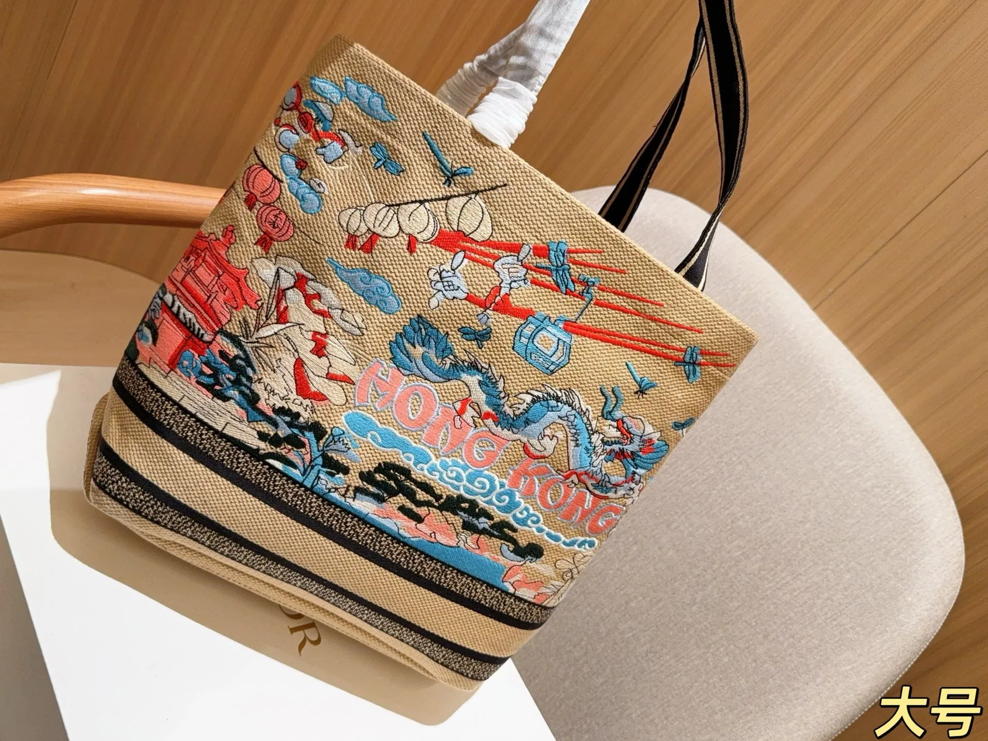 💰235 大号 Dior迪奥 新品刺绣城市印记🏙️Book tote托特包～ 尺寸36&times;33&times;11 礼盒包装🎁