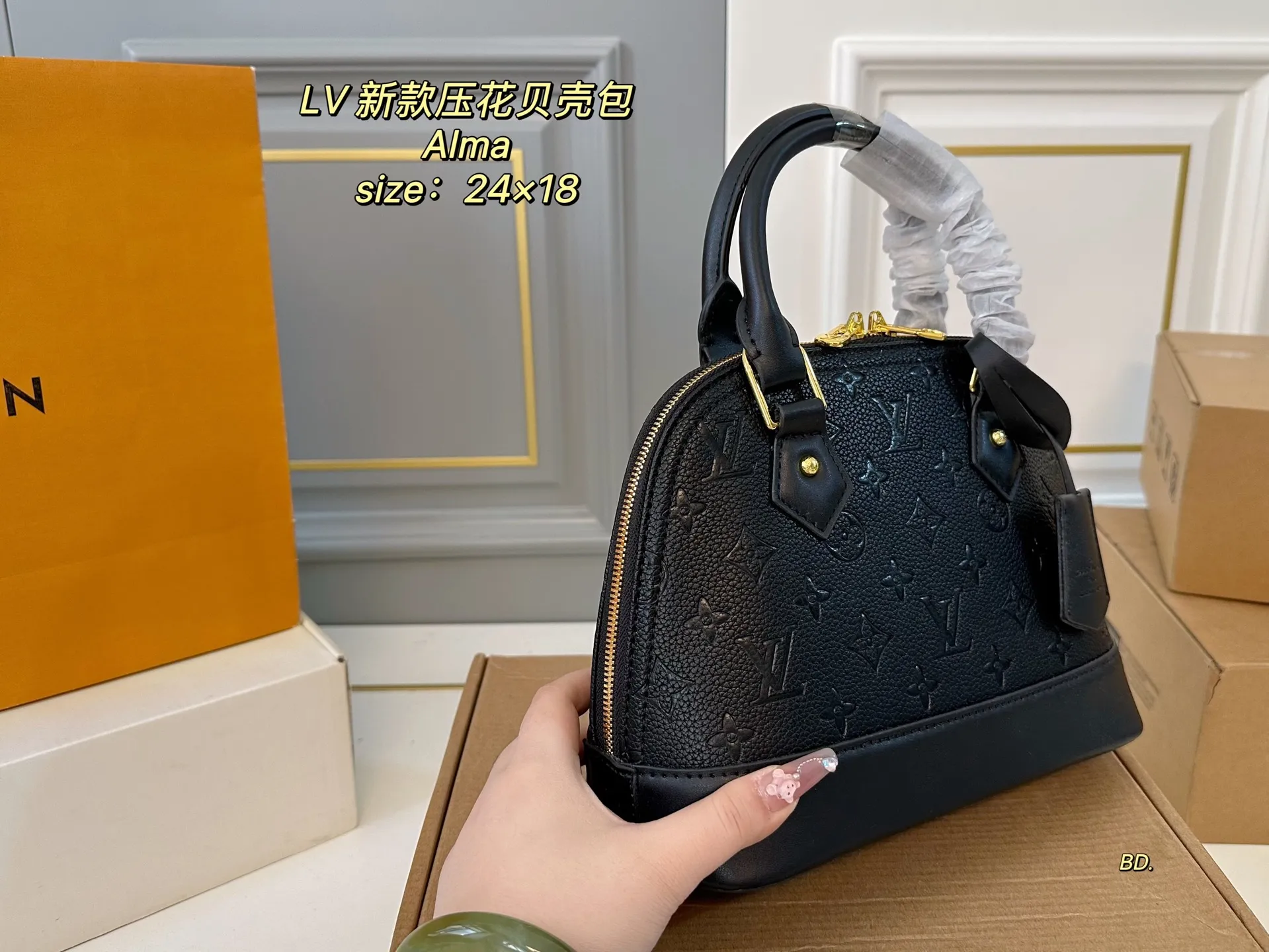 P145(折叠盒) size:24×18 LV路易威登新款压花alma贝壳包💕 经典包款,简约却不失时尚~ 很别致 小巧精致但内里容量足💯 日常通勤绝对OK,撞包率也不高‼️