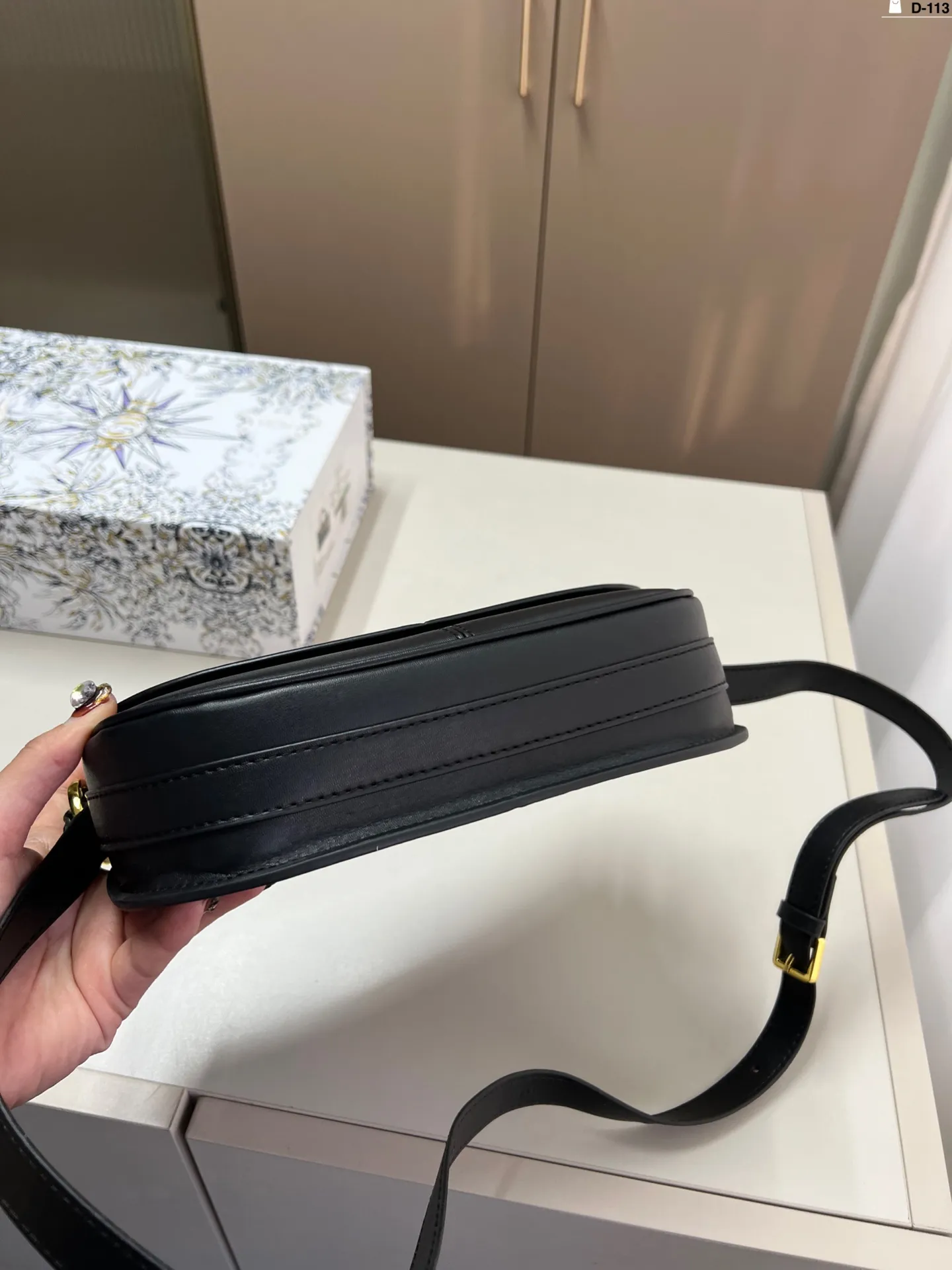 💰p130 Dior迪奥新款Besace马鞍包！ 时尚又复古哦 超级有潮流的味道！ D-113尺寸23.6.15折叠盒