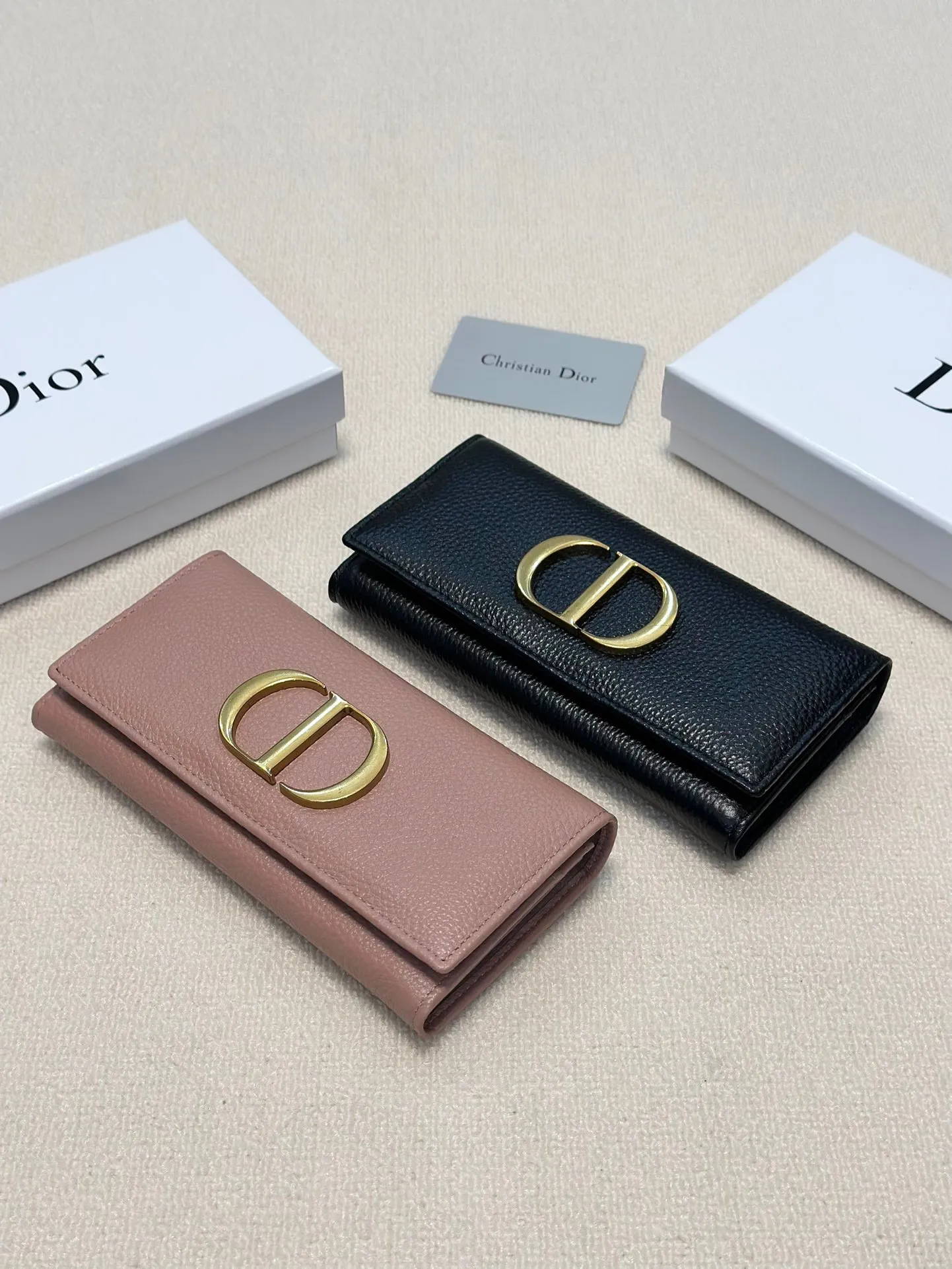 P95🎀🎀颜色 黑 粉 红🎀尺寸 19x10🎀迪奥👏时尚钱包 🎃🎃头层牛皮🐂内阁超丰富👍女士专属🔥现货