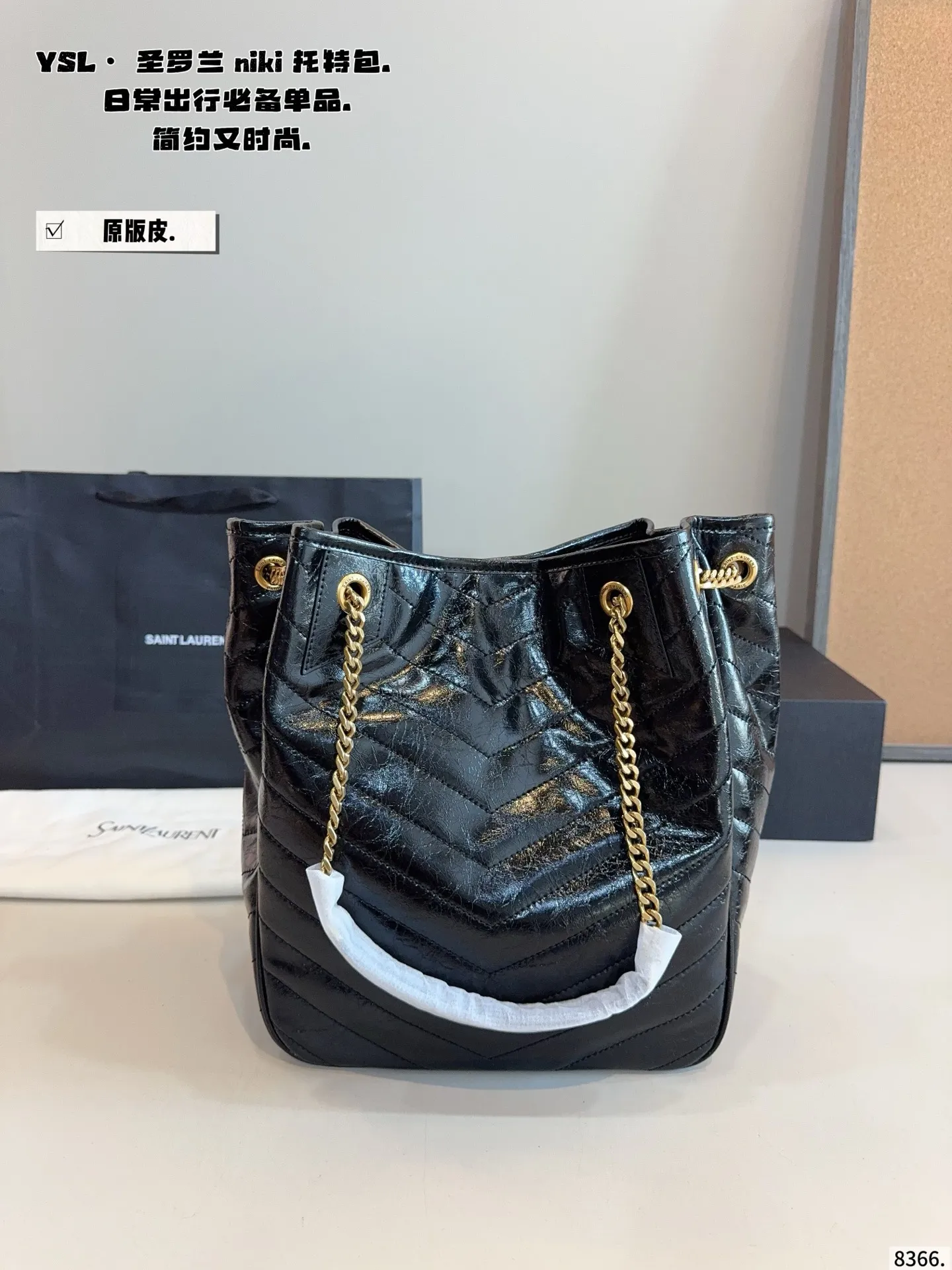 p230配礼盒🎁. 圣罗兰ysl niki 单肩包这款真的不用多说 知道的人都懂,这款目前算是 YSL家最难买的包了,日常容量完全够,性价比超高,羊皮材质手感一眼就太爱了尺寸:25*13*29cm