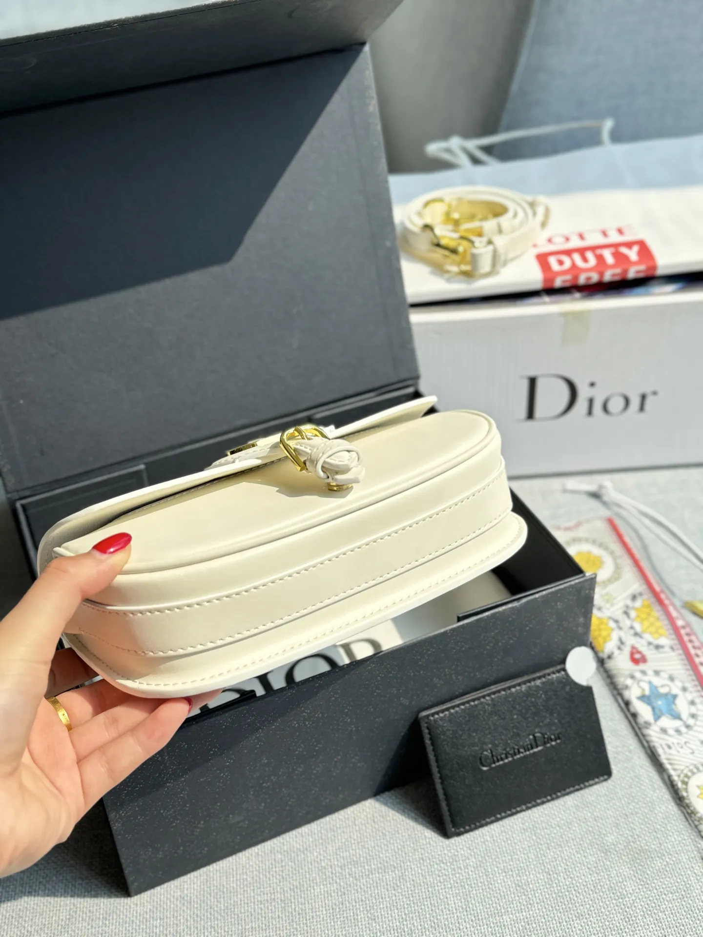 牛皮💰200 全套礼盒 size：20.5&times;11 DIOR迪奥 Bobby East-West 马鞍包 腋下包 新月包手提单肩斜挎包 小小一只，简洁复古半月包型老花设计，耐用耐脏，好看不过时🍃轻便时尚，受人喜爱是理所当然赶紧来拥有这款宝藏小包包