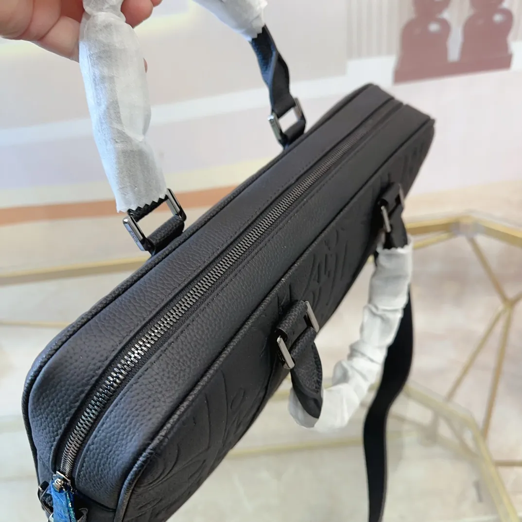 P250 迪奥男士公文包 实用性强 细节做工精致 高端大气上档次 休闲大方 尺寸:37 28