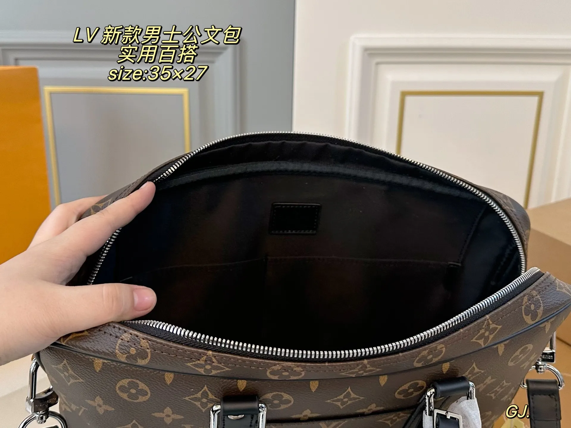 P170（无盒） size：35&times;27 LV 路易威登新款男包公文包❤️ 空间超可，🉑️容纳13寸笔记本 🉑️拆卸并可调节的肩带舒适肩背 实用又精致，各种场合都适合❗️