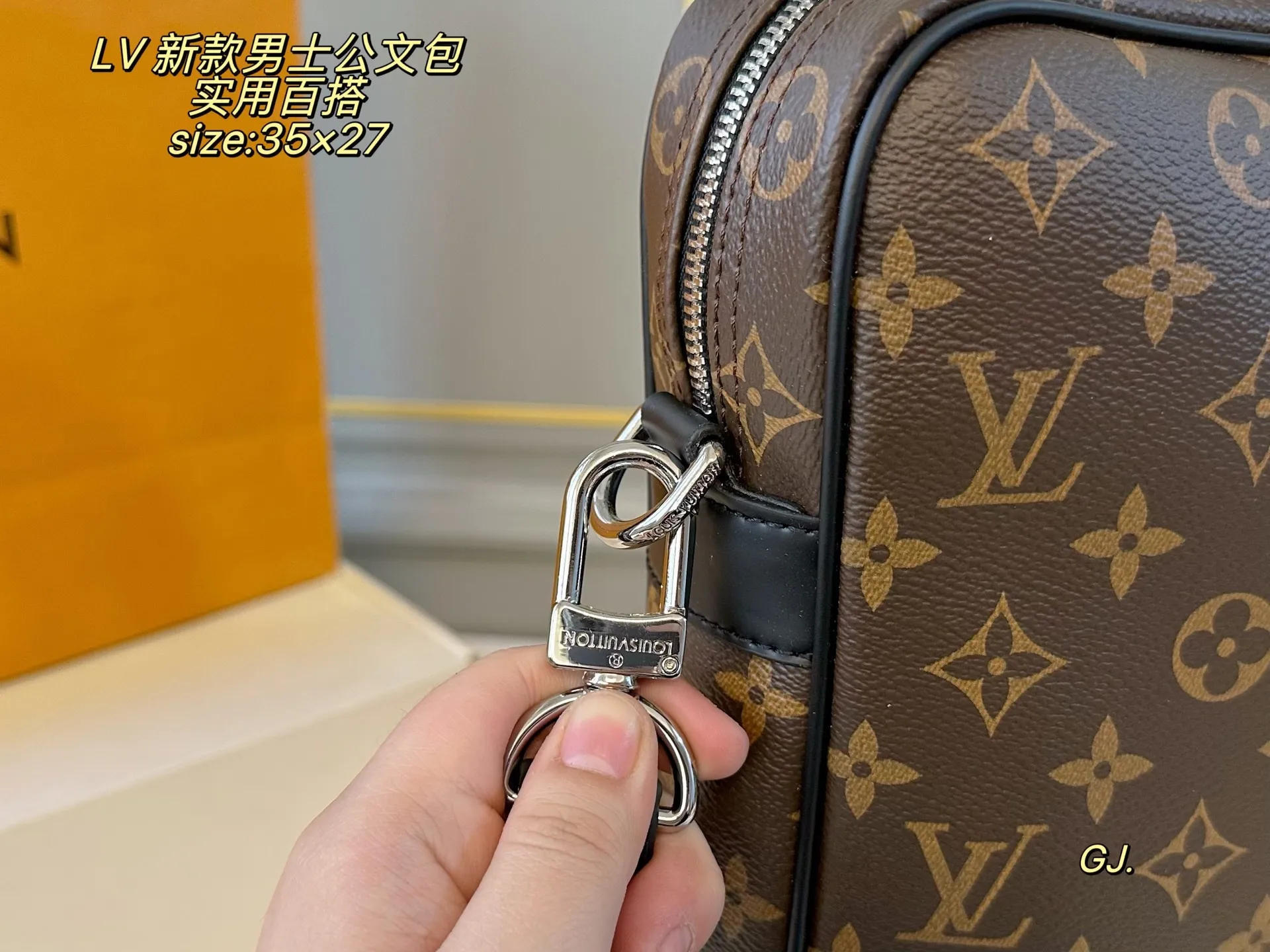 P170（无盒） size：35&times;27 LV 路易威登新款男包公文包❤️ 空间超可，🉑️容纳13寸笔记本 🉑️拆卸并可调节的肩带舒适肩背 实用又精致，各种场合都适合❗️