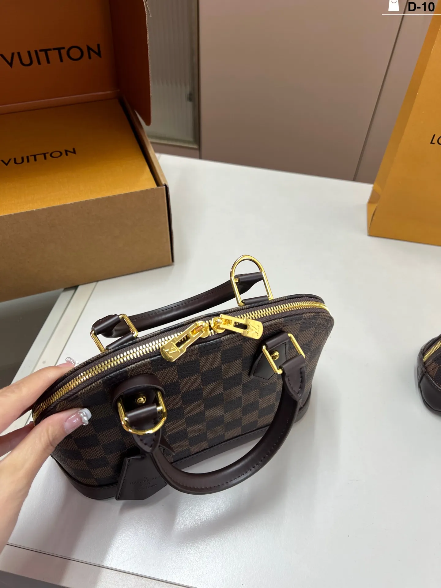 大💰p145 LV/ 路易威登 贝壳包 手感超级好 搭配起来超级美腻 超级推荐 走秀款同步 人手一只。 D-10尺寸25×19/19×13折叠盒