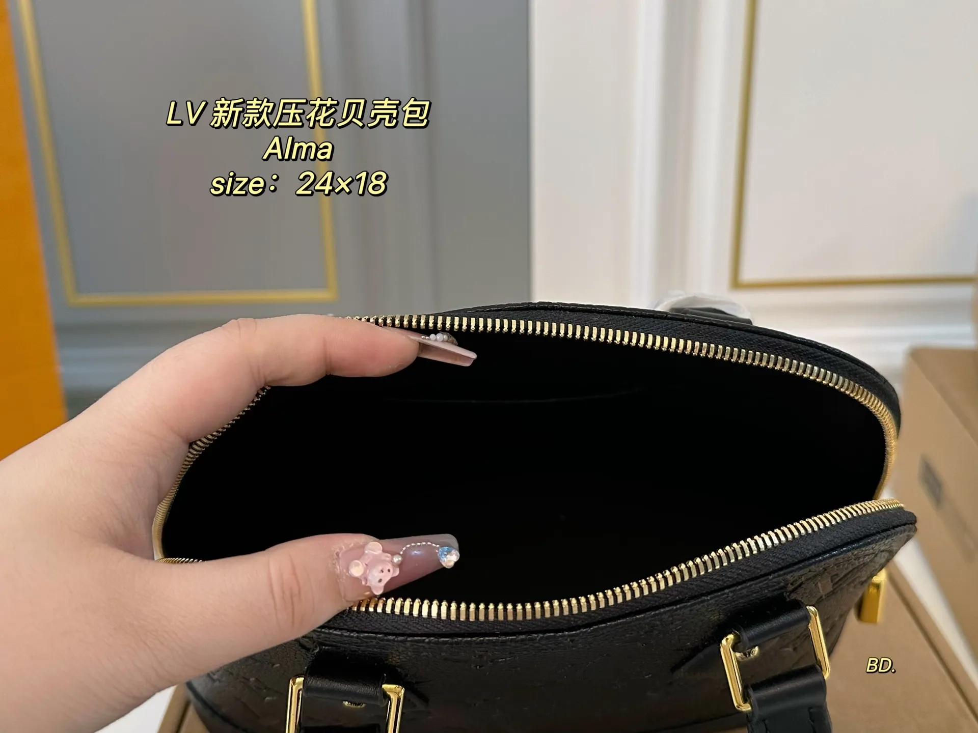 P145(折叠盒) size:24×18 LV路易威登新款压花alma贝壳包💕 经典包款,简约却不失时尚~ 很别致 小巧精致但内里容量足💯 日常通勤绝对OK,撞包率也不高‼️