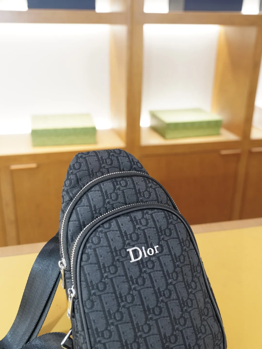 P80 🇫🇷 迪奥 官网同步 高版本 胸包 永恒不过时的标志性产品 纯原单布料 顶级五金制作 非市面普通版本 今年Dior最爱的款式 全部实拍 实用性非常高 完全不用担心穿搭【规格:17x29x5】