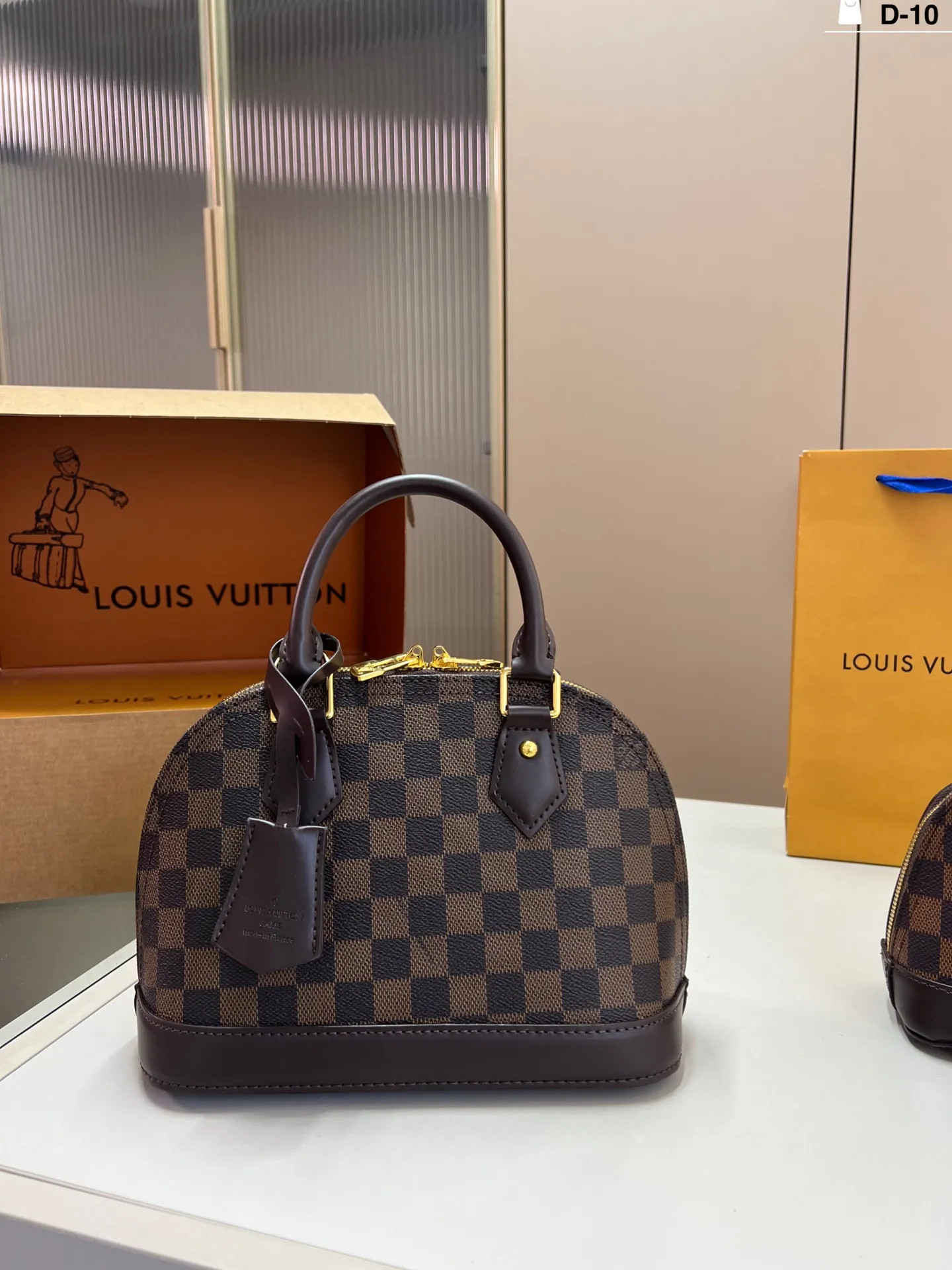 大💰p145 LV/ 路易威登 贝壳包 手感超级好 搭配起来超级美腻 超级推荐 走秀款同步 人手一只。 D-10尺寸25×19/19×13折叠盒