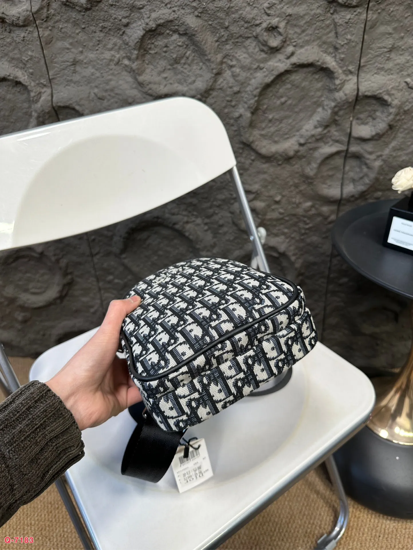 💰80 LV达胸包斜挎单肩包 采用精湛镶嵌细工 实物拍摄 原厂原版面料 尺寸:16.27cm