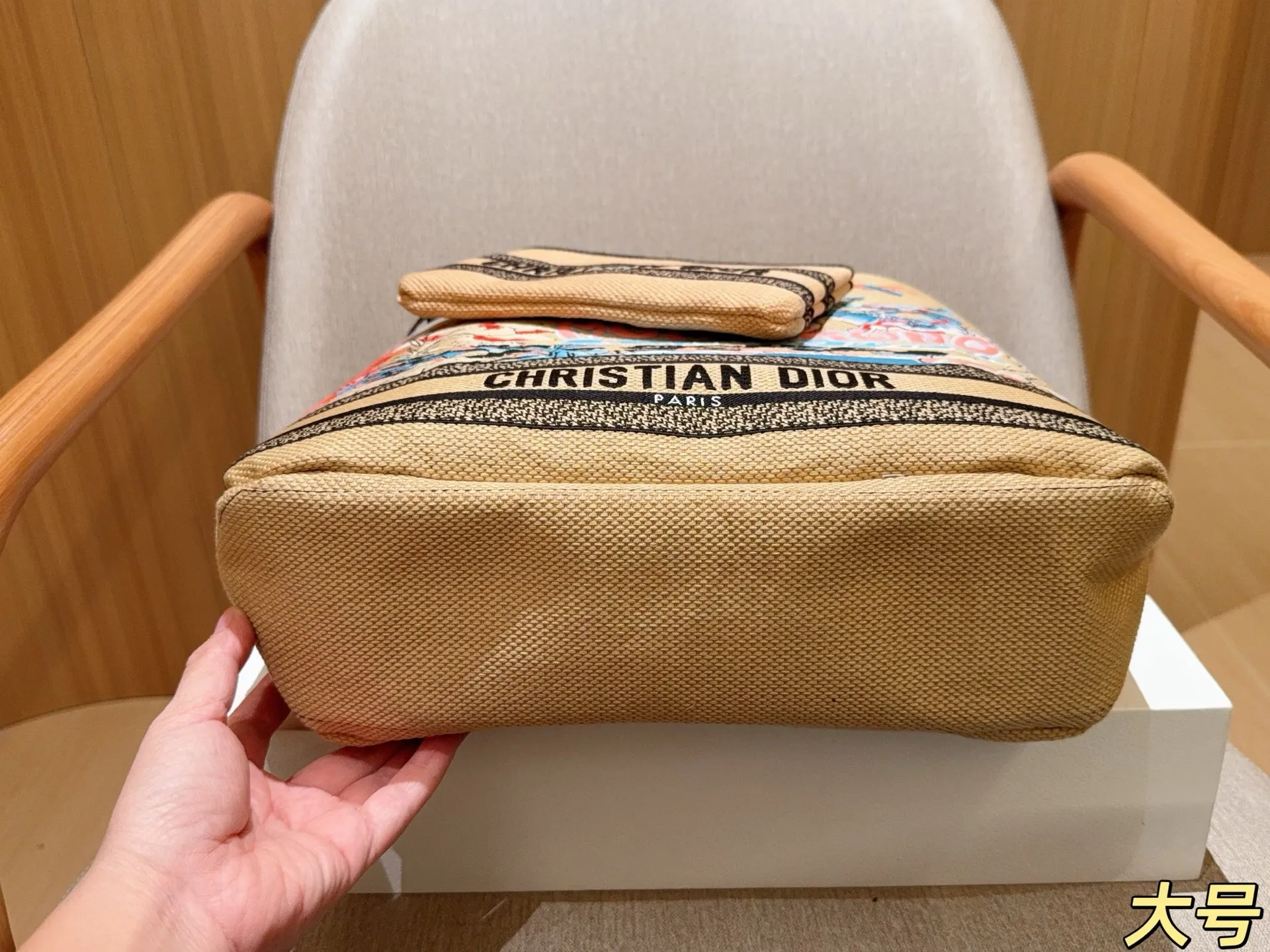 💰235 大号 Dior迪奥 新品刺绣城市印记🏙️Book tote托特包～ 尺寸36&times;33&times;11 礼盒包装🎁