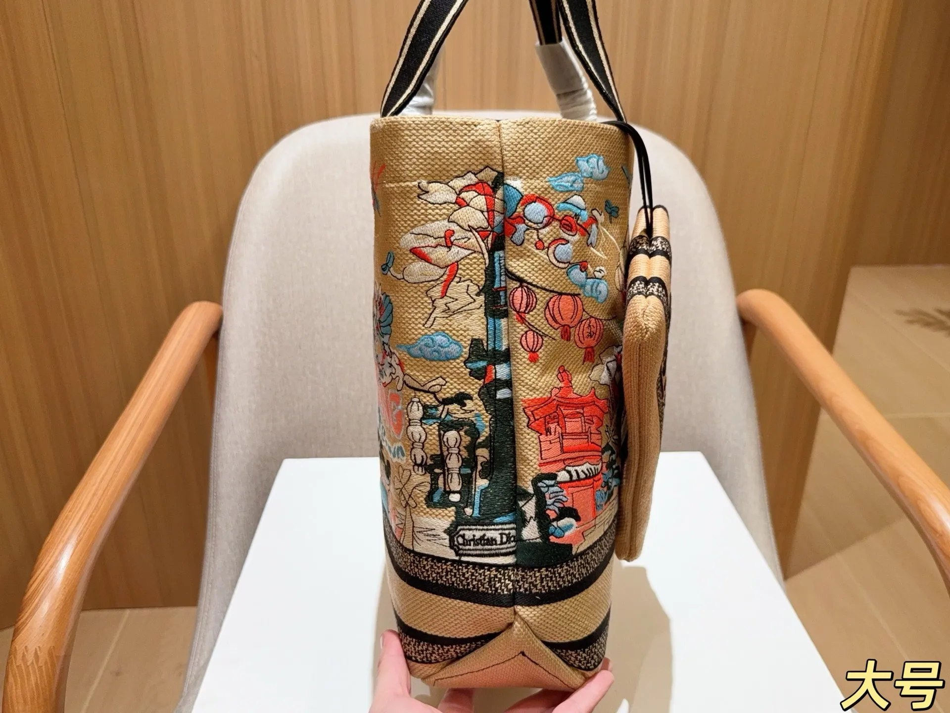 💰235 大号 Dior迪奥 新品刺绣城市印记🏙️Book tote托特包~ 尺寸36×33×11 礼盒包装🎁