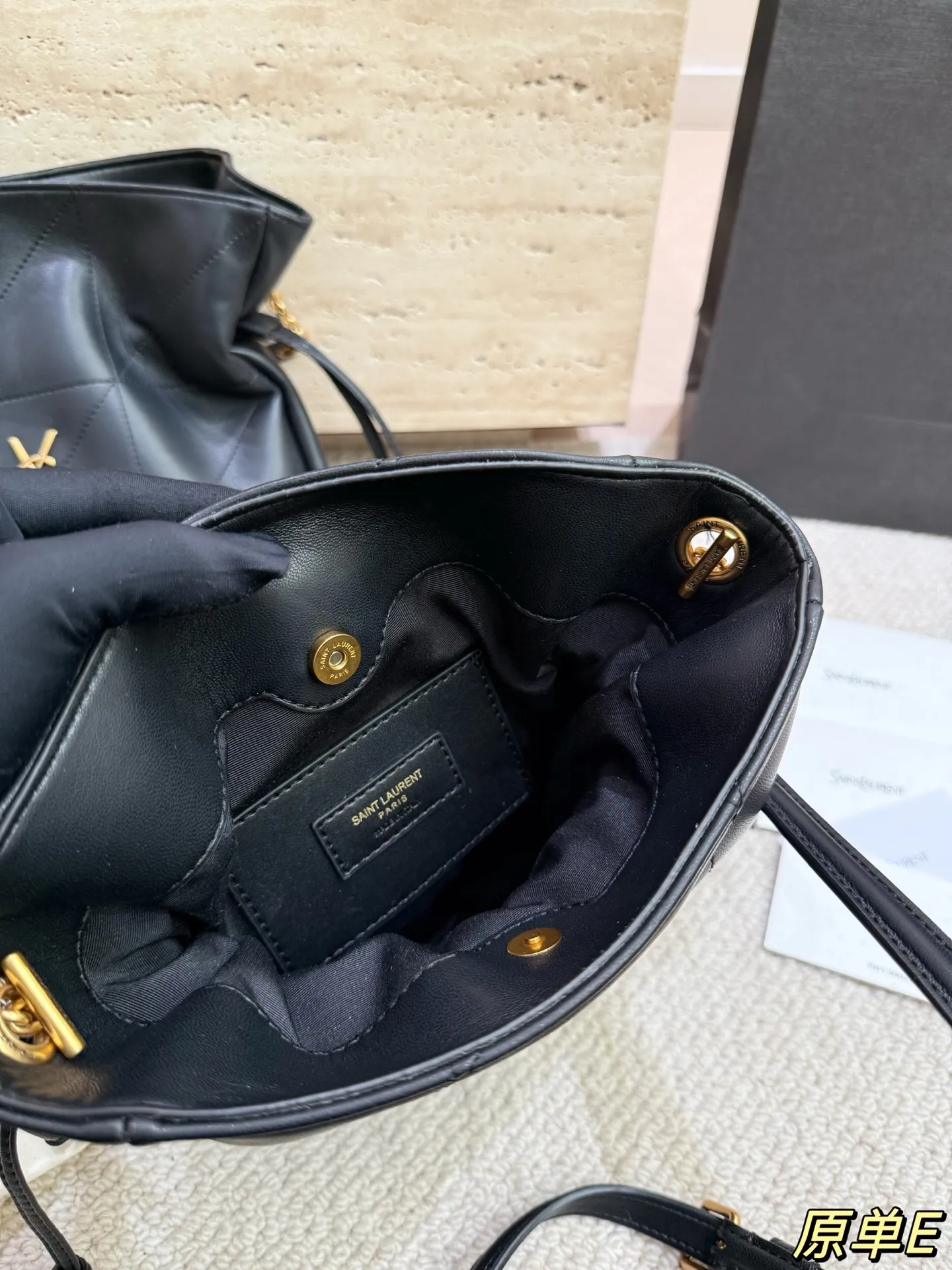 P185 P175 配盒 圣罗兰新品Jamie手袋,松弛有度的时尚,YSL新品Jamie手袋,手袋的精致设计,不仅能够完美收纳你的日常所需,更是一种生活态度的展现。松弛有度,既不失优雅,又充满个性。尺寸25.21 20.20