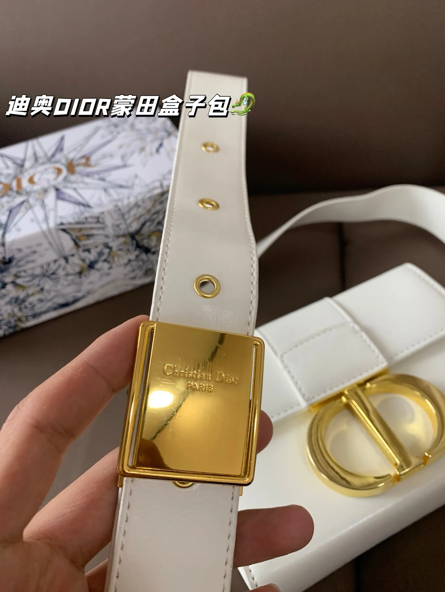 P105 配盒 💕💕迪奥DIOR,蒙田盒子包,翻盖包受年轻人喜爱 明星们也都在追捧✌🏻✌🏻全新版型精致又洋气 做工精致 超级厚实 结实耐用 手拿洋气 斜挎上身也超好看嘞😝 尺寸 18*13