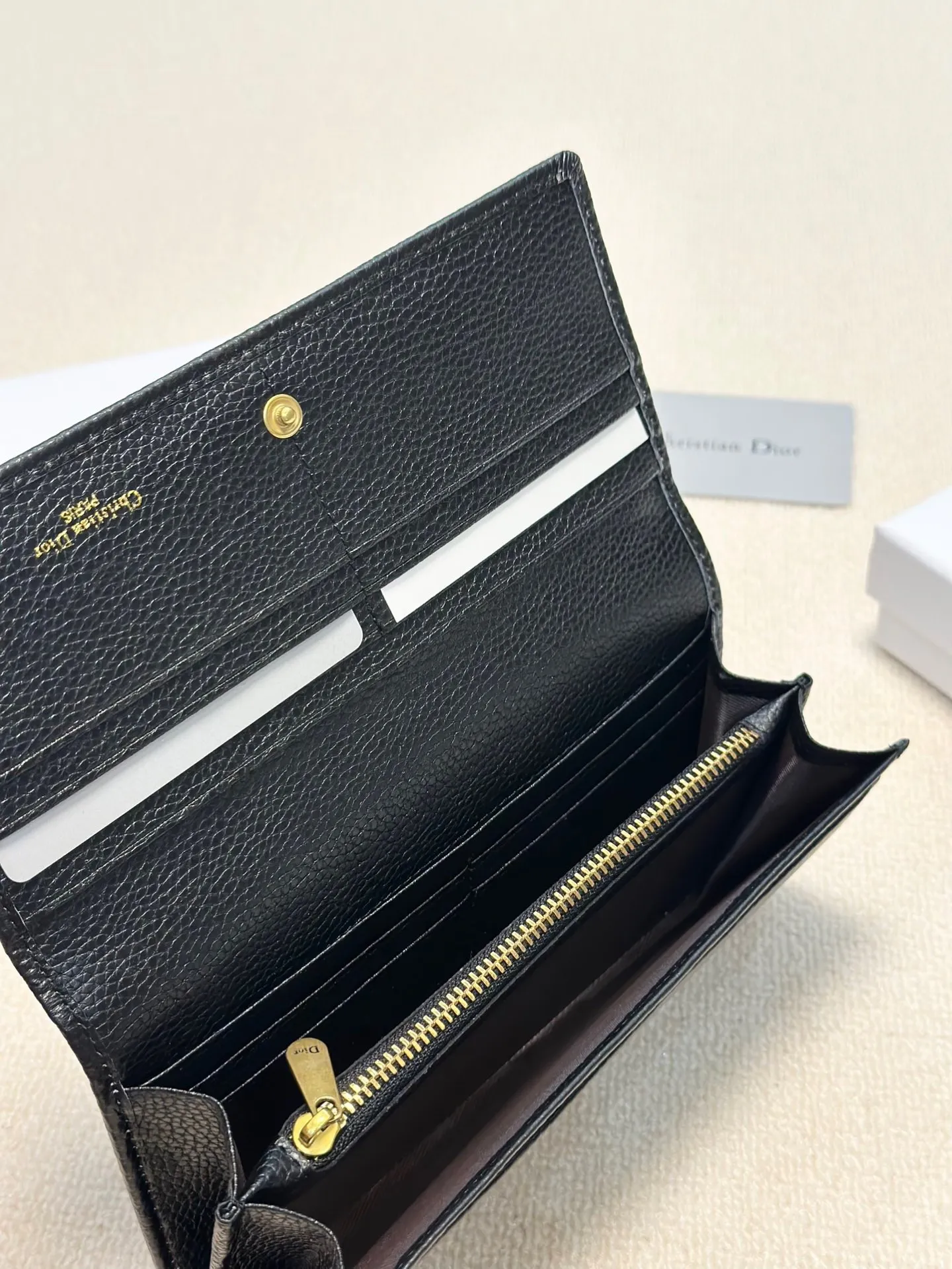 P95🎀🎀颜色 黑 粉 红🎀尺寸 19x10🎀迪奥👏时尚钱包 🎃🎃头层牛皮🐂内阁超丰富👍女士专属🔥现货