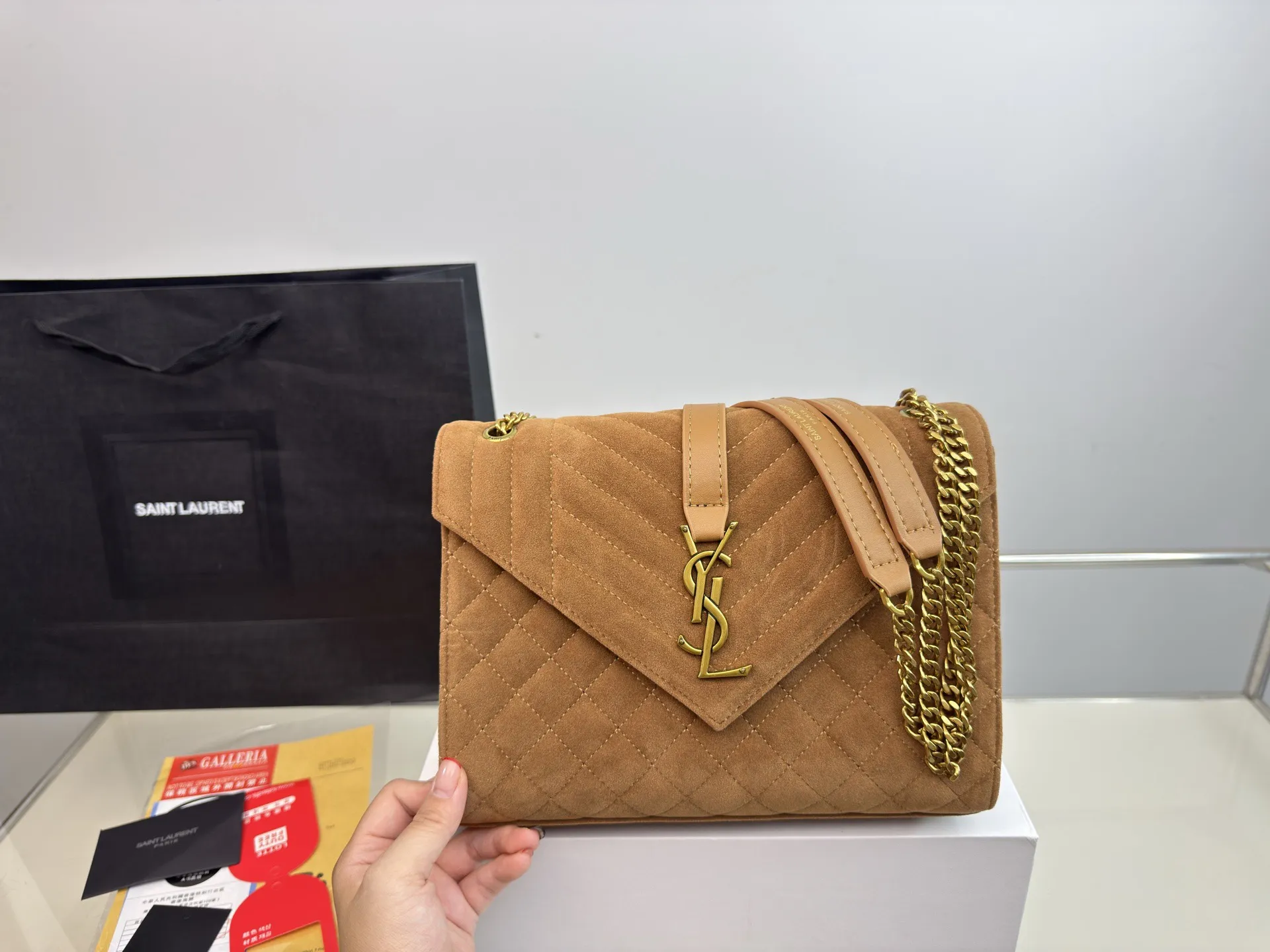 (飞机盒折叠盒⚠️)p165 圣罗兰YSL信封包 Lenvelope 信封包 经典包包推荐哦! 特别适合秋天的一款哦亲! size:24*17cm 立即抢购👉