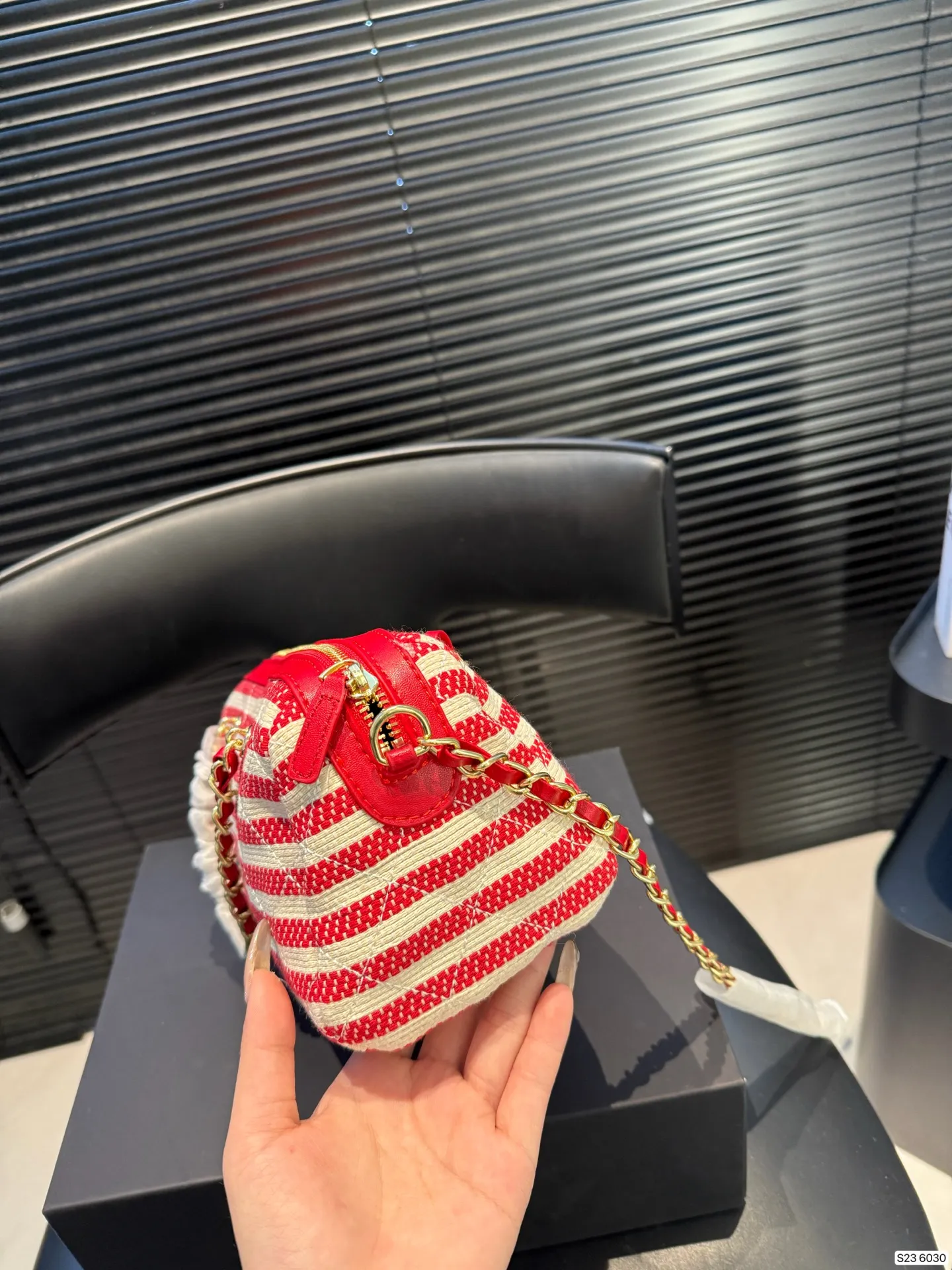 P165 配折叠盒 香奈儿|26C今日份大收获| 麻将包 好运爆棚 只能偷偷摸摸看了 浮雕logo麻将包☑️保龄球☑️ 尺寸22 12 货号6030