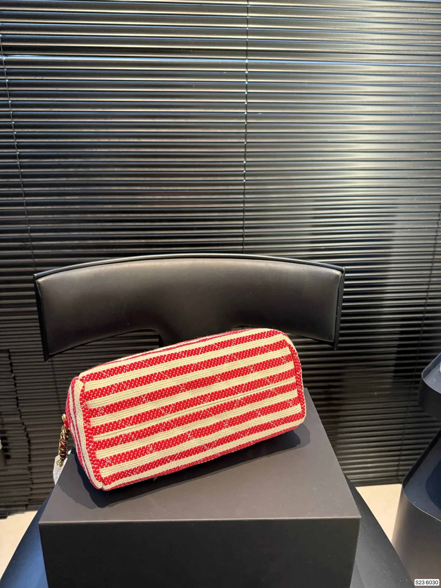 P165 配折叠盒 香奈儿｜26C今日份大收获｜ 麻将包 好运爆棚 只能偷偷摸摸看了 浮雕logo麻将包☑️保龄球☑️ 尺寸22 12 货号6030