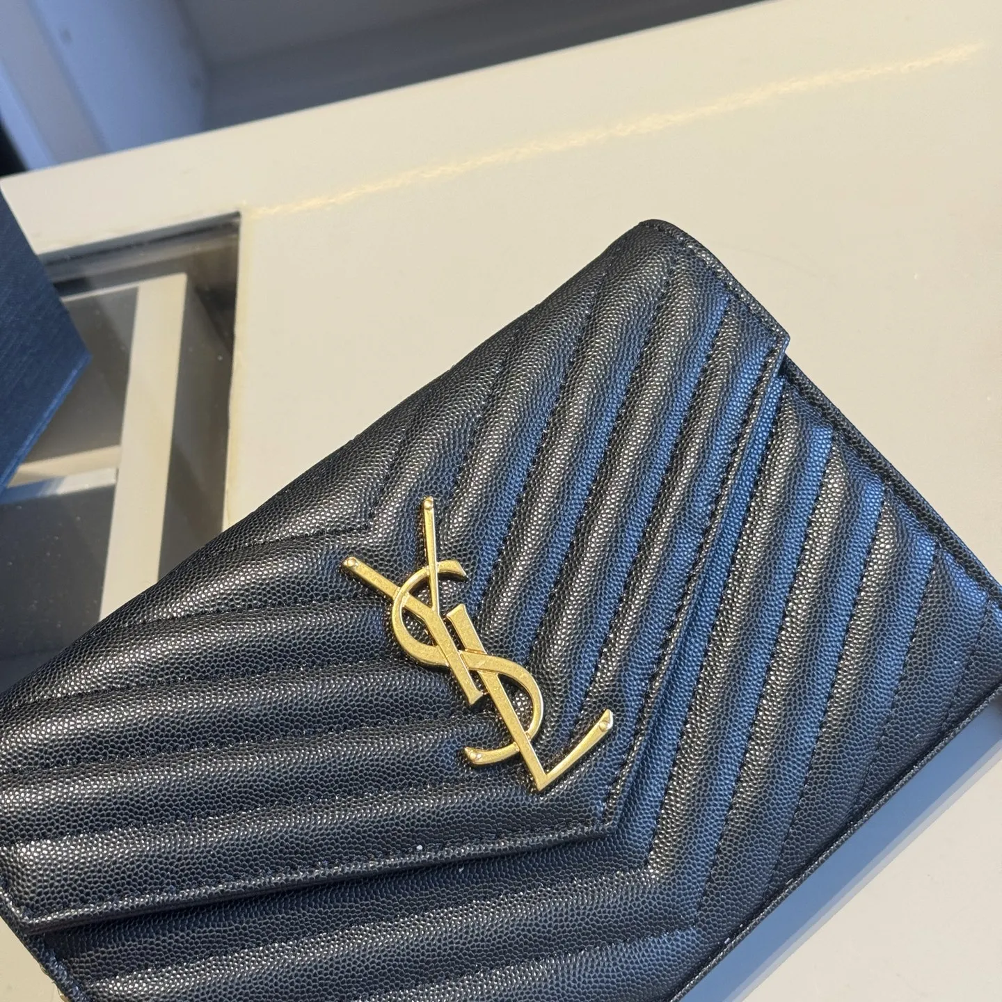 🅿️140✅新品推荐🔜 升级版~高端货🔥YSL圣罗兰专柜经典WOC信封包✉️链条包!超!级!火!👍可肩背!各大明星追捧的爆款~采用原版顶级五金配件!经典logo!顶级做工!面料采用进口鱼子酱牛皮面料!堪比专柜品质🎁原版折叠礼盒包装(size:22*14*3)