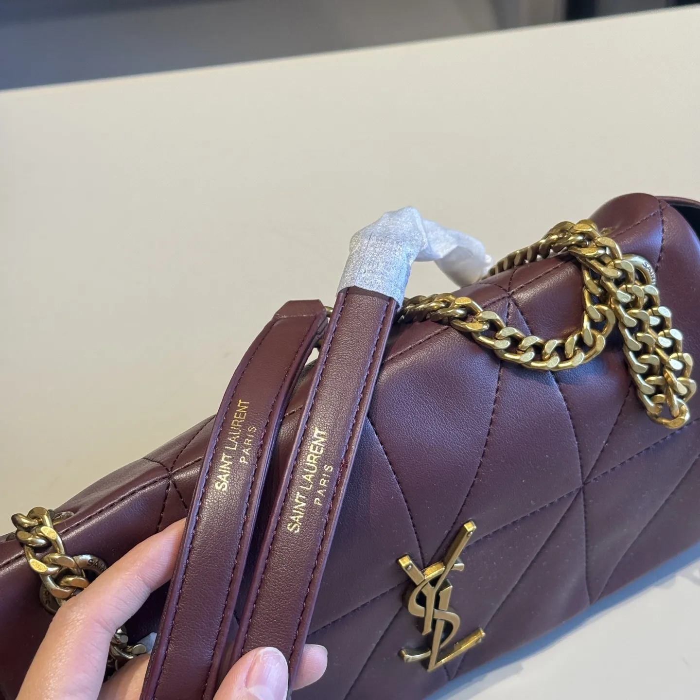 🅿️135✅新品推荐🔜 🔥YSL圣罗兰爆款jamie小号通勤包👍古力娜扎同款！链条包！大容量～非常实用[呲牙]走到哪都是回头率👍众多明星追捧的单品哦！超级有范儿！采用原版牛皮🐂五金都是原版材质哦！质感特别好👍品质堪比正品！上身效果超棒！🎁原版礼盒包装（size：25*14*6）