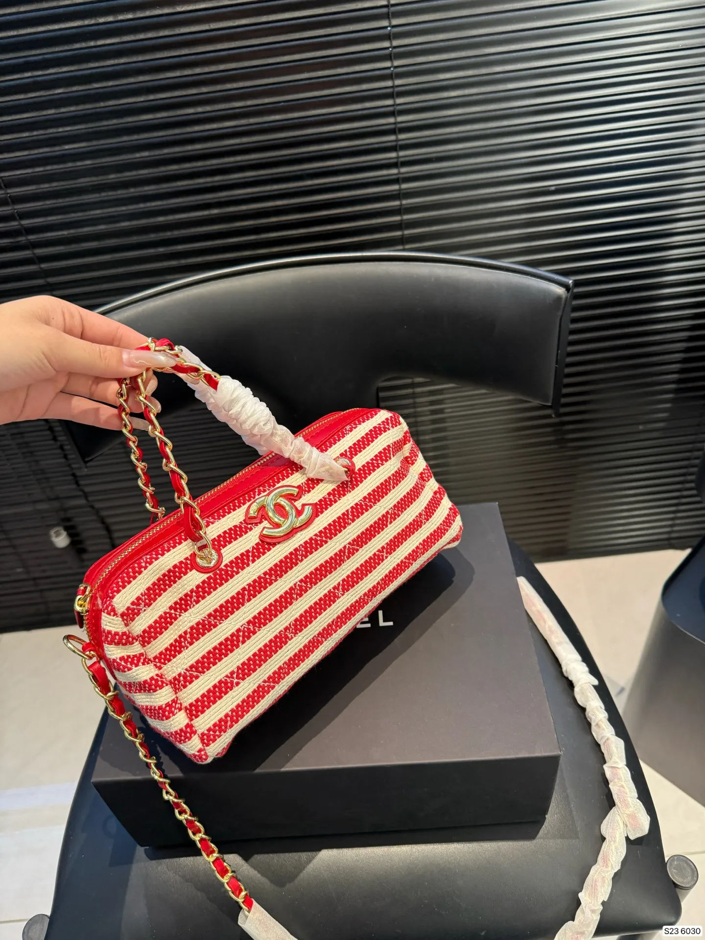 P165 配折叠盒 香奈儿｜26C今日份大收获｜ 麻将包 好运爆棚 只能偷偷摸摸看了 浮雕logo麻将包☑️保龄球☑️ 尺寸22 12 货号6030