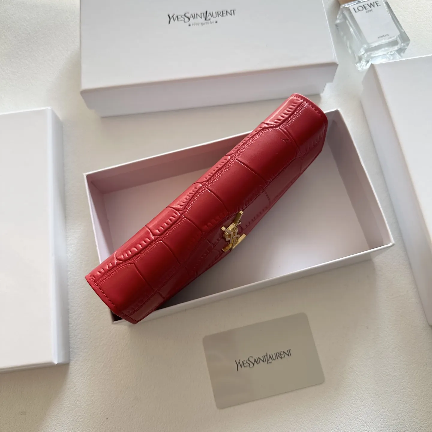 P95🎀🎀颜色 黑 土黄 红🎀尺寸 19x10🎀圣罗兰🆕款♥️钱包💕进口小牛皮压花质感一流👍独一无二风格,实用内阁超美超时尚美女必备单品🔥