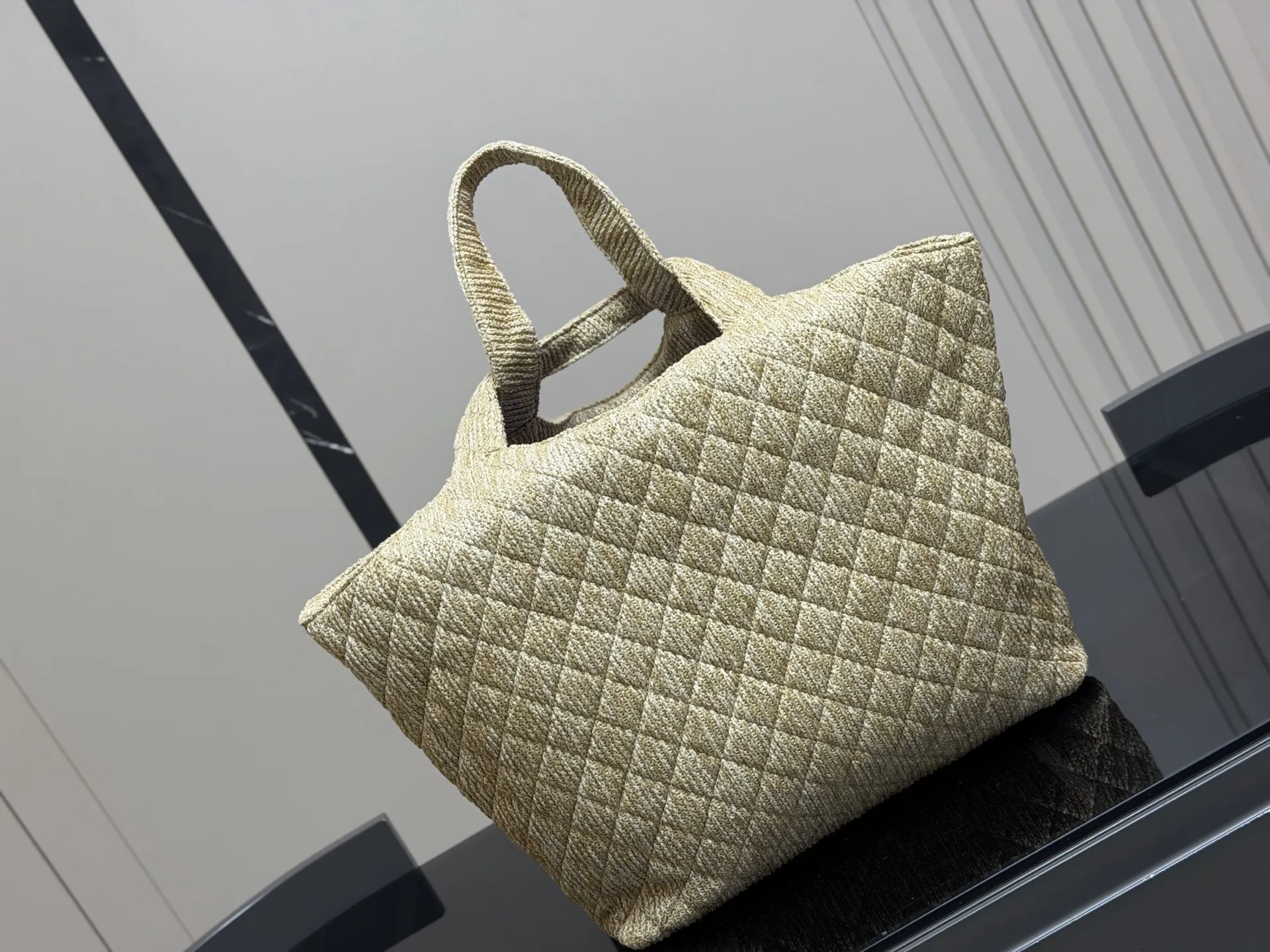 ¥180 size:38*35cm 圣罗兰新款购物袋太可了吧 YSLGabv绗缝纹路购物袋 大tote感觉太温柔了吧! ⚠️原版大标