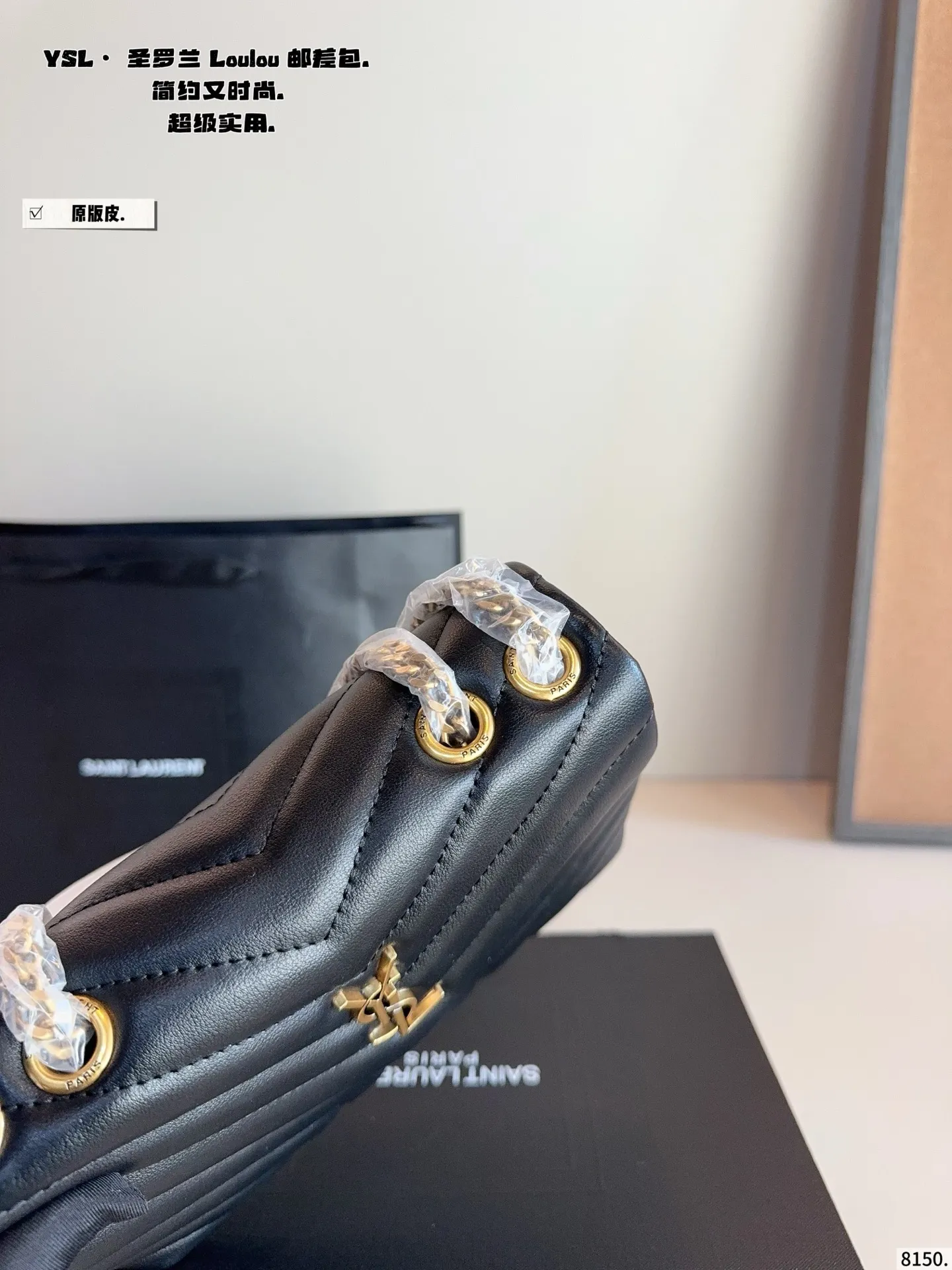 p225纯皮 YSL LouLou Puffer枕头包 loulou今年专柜超火爆 柔软舒适胖乎乎的外形像拿着棉花糖颜值很高的一款呀! 实用性满分+复古范十足怎么搭配都好看又百搭自圣罗兰 尺寸：23*8*16cm