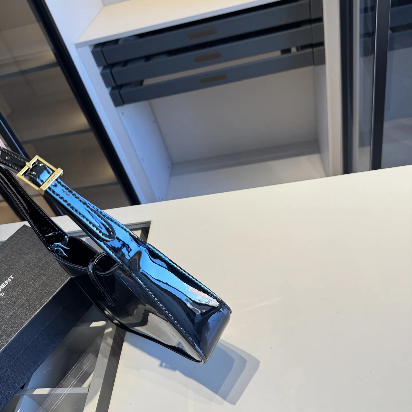 🅿️135✅新品推荐🔜 升级版🔥YSL圣罗兰专柜爆款hobo腋下包！漆皮系列！明星同款！到哪都是回头率👍专柜同款哦！品质堪比正品！进口牛皮面料🐂外出轻便实用！原版顶级五金！🎁原版礼盒包装（size：24*15*6）