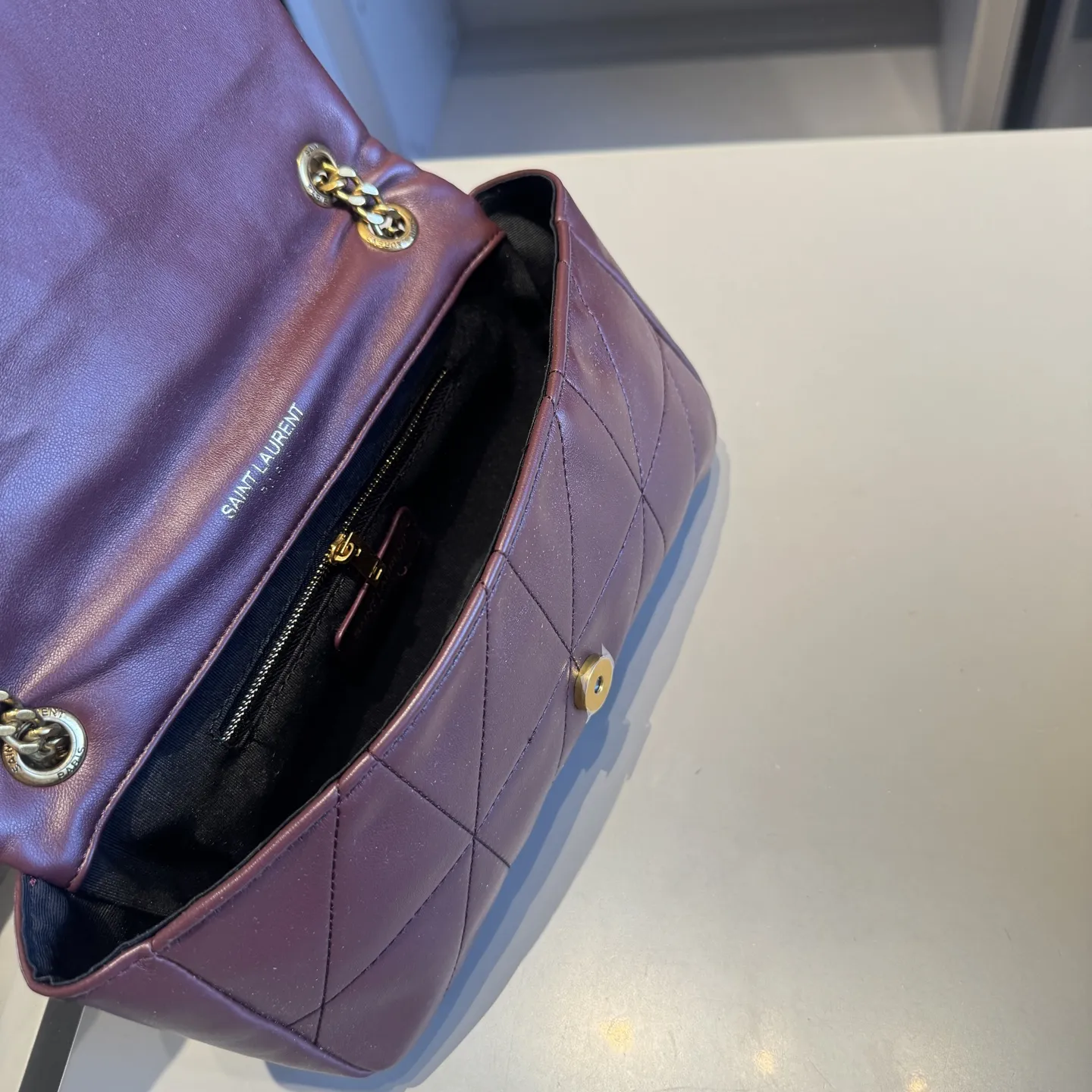 🅿️135✅新品推荐🔜 🔥YSL圣罗兰爆款jamie小号通勤包👍古力娜扎同款！链条包！大容量～非常实用[呲牙]走到哪都是回头率👍众多明星追捧的单品哦！超级有范儿！采用原版牛皮🐂五金都是原版材质哦！质感特别好👍品质堪比正品！上身效果超棒！🎁原版礼盒包装（size：25*14*6）