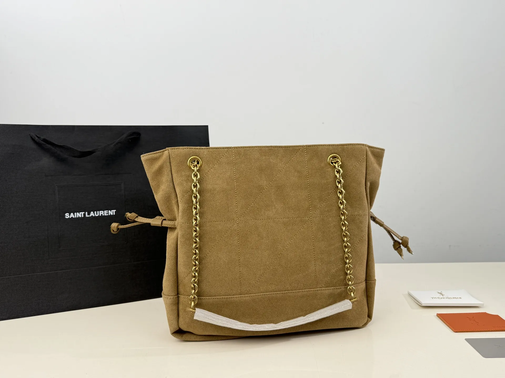 (全套包装⚠️)p220/p215 圣罗兰太好搭配了呜呜呜 Ysl bag 更酷哦! 面料很耐造 高级感拉满 搜索🔍 垃圾袋 size:34*32cm size:29*27cm