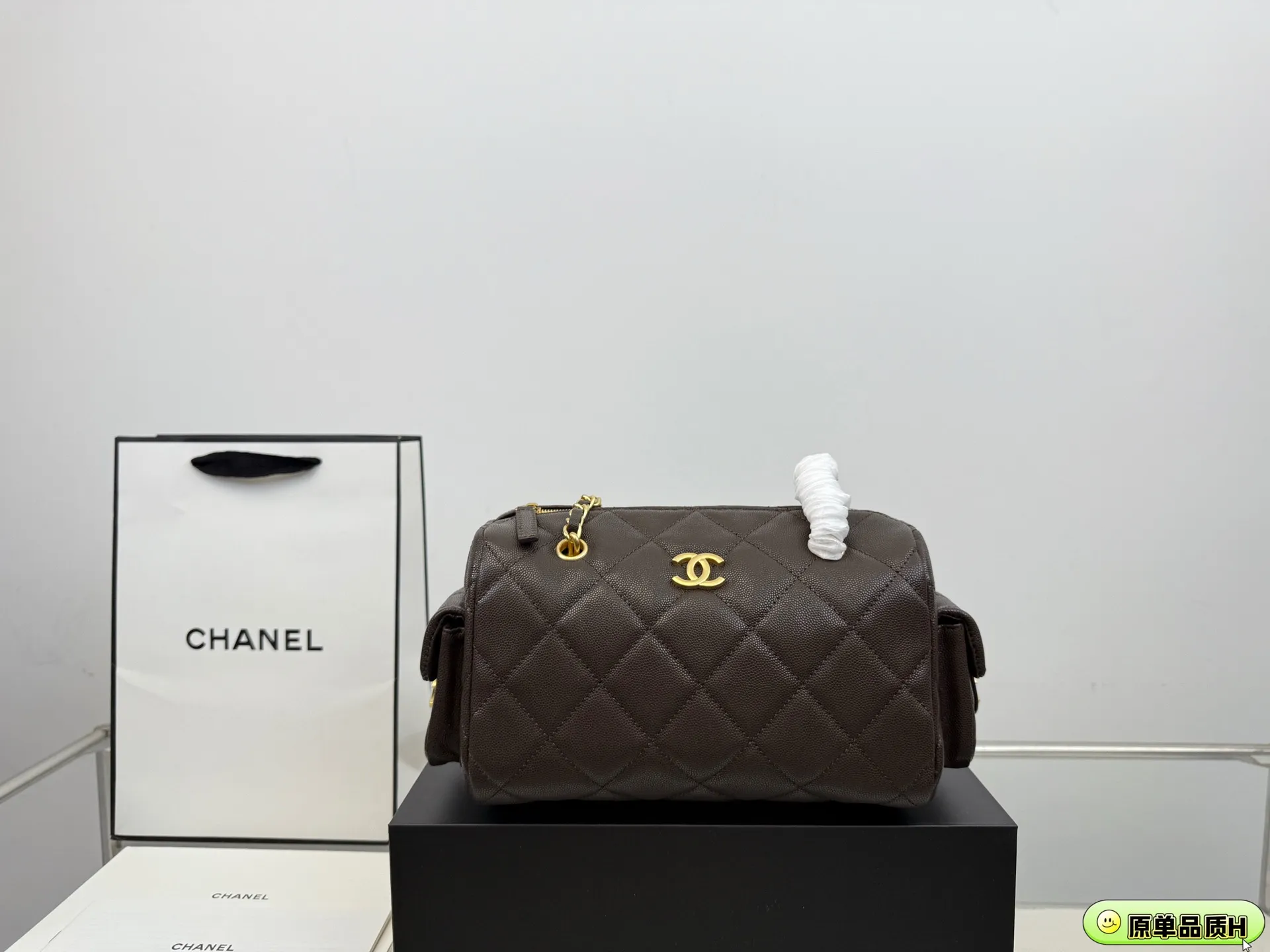 (飞机盒折叠盒⚠️)p265 香奈儿25K保龄球包 这个保龄球包真的太香了~ 近期很有人气的一只vintage Chanel 保龄球包。 版型不容易过时,拎在手中很时髦。 ⚠️高品质!size:25*15cm
