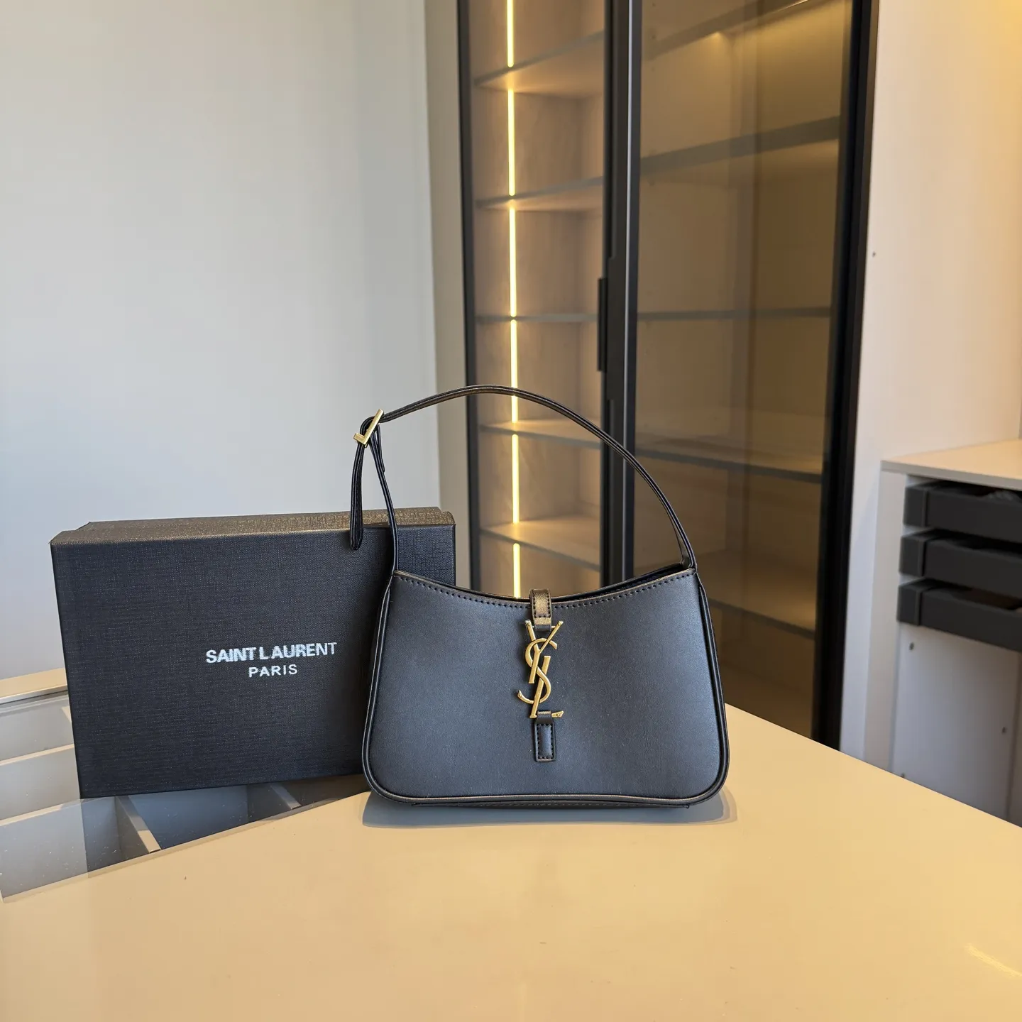 🅿️135✅新品推荐🔜 升级版🔥YSL圣罗兰专柜爆款hobo腋下包！明星同款！到哪都是回头率👍专柜同款哦！品质堪比正品！进口牛皮面料🐂外出轻便实用！原版顶级五金！🎁原版礼盒包装（size：24*15*6）