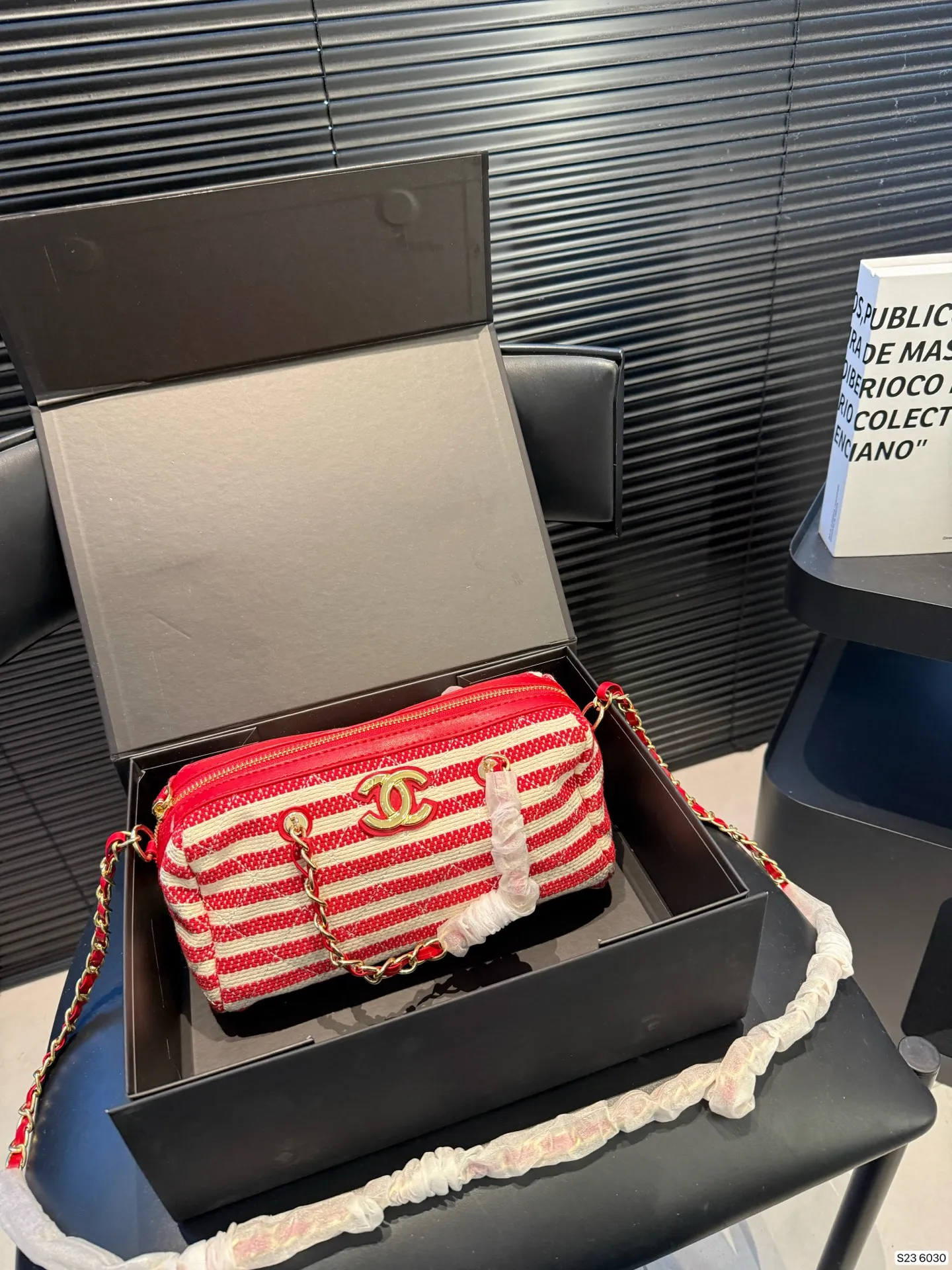 P165 配折叠盒 香奈儿｜26C今日份大收获｜ 麻将包 好运爆棚 只能偷偷摸摸看了 浮雕logo麻将包☑️保龄球☑️ 尺寸22 12 货号6030