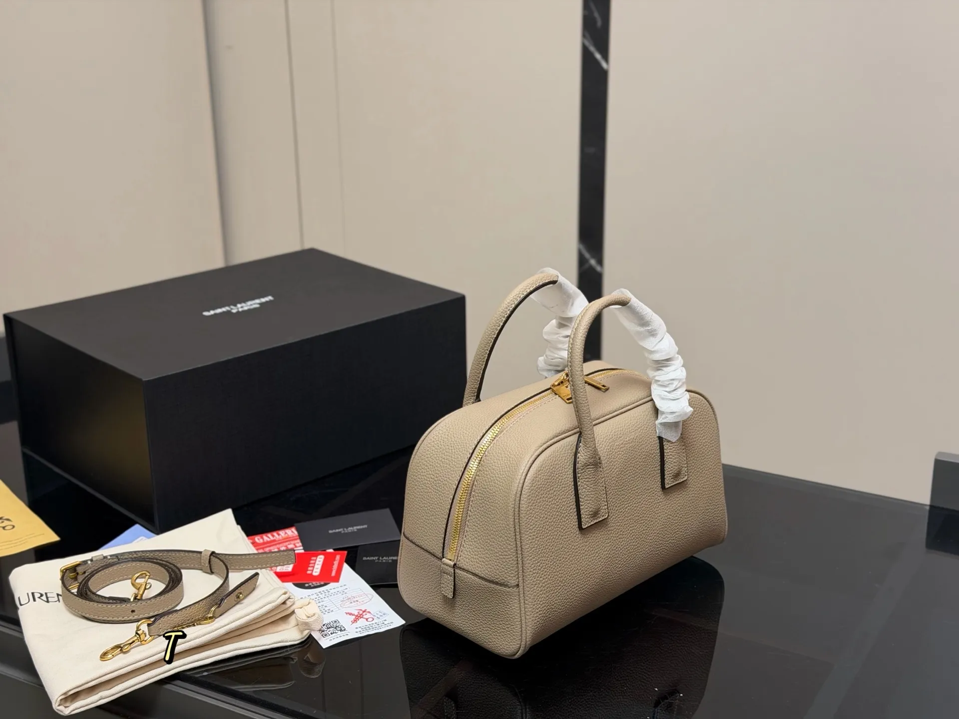 ¥210 配包装 size:26 18cm YSL圣罗兰新款|保龄球包 新款乖巧的小包包手拎或者斜挎都可 日常的物品统统放的下