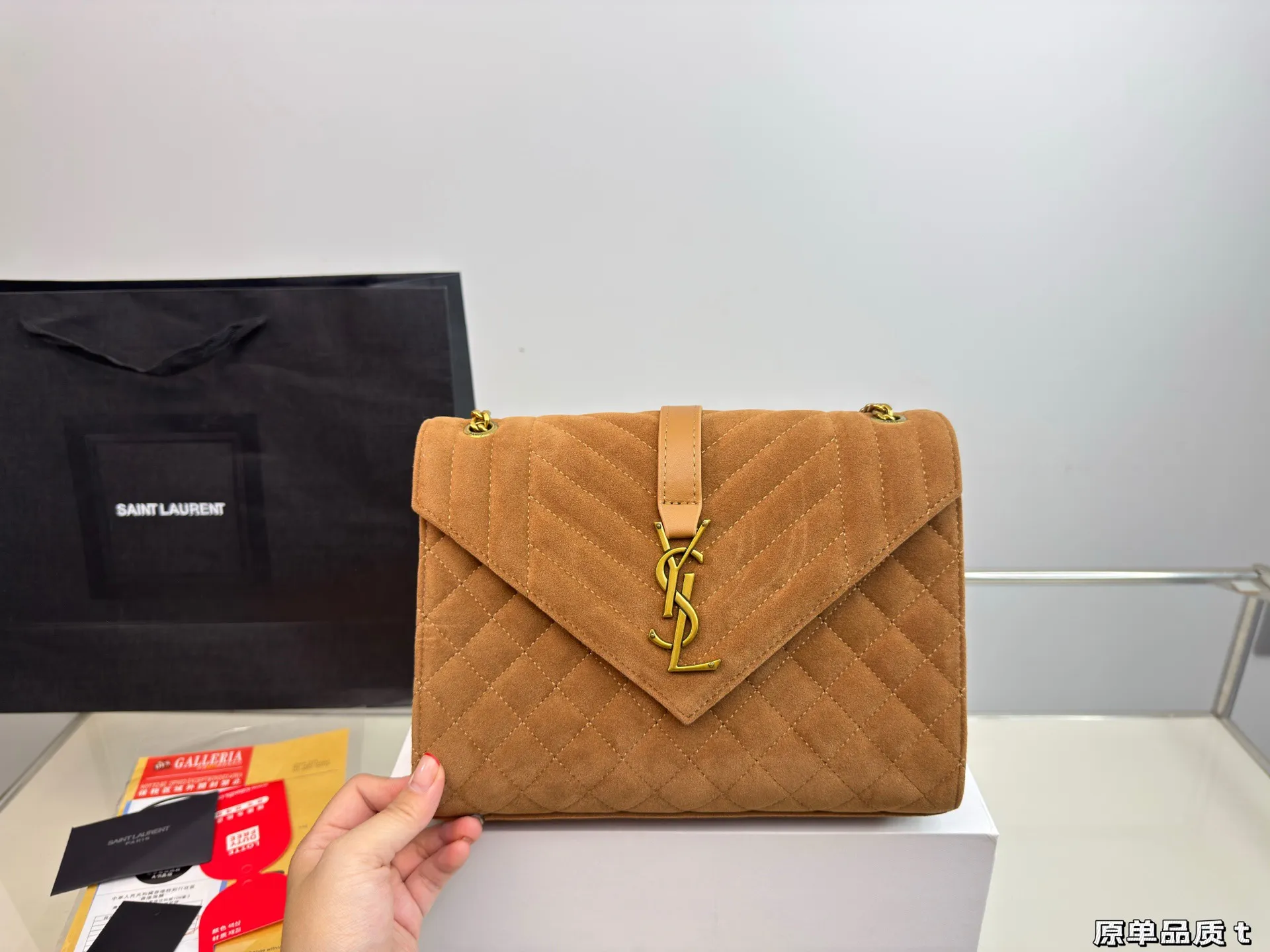 (飞机盒折叠盒⚠️)p165 圣罗兰YSL信封包 Lenvelope 信封包 经典包包推荐哦! 特别适合秋天的一款哦亲! size:24*17cm 立即抢购👉
