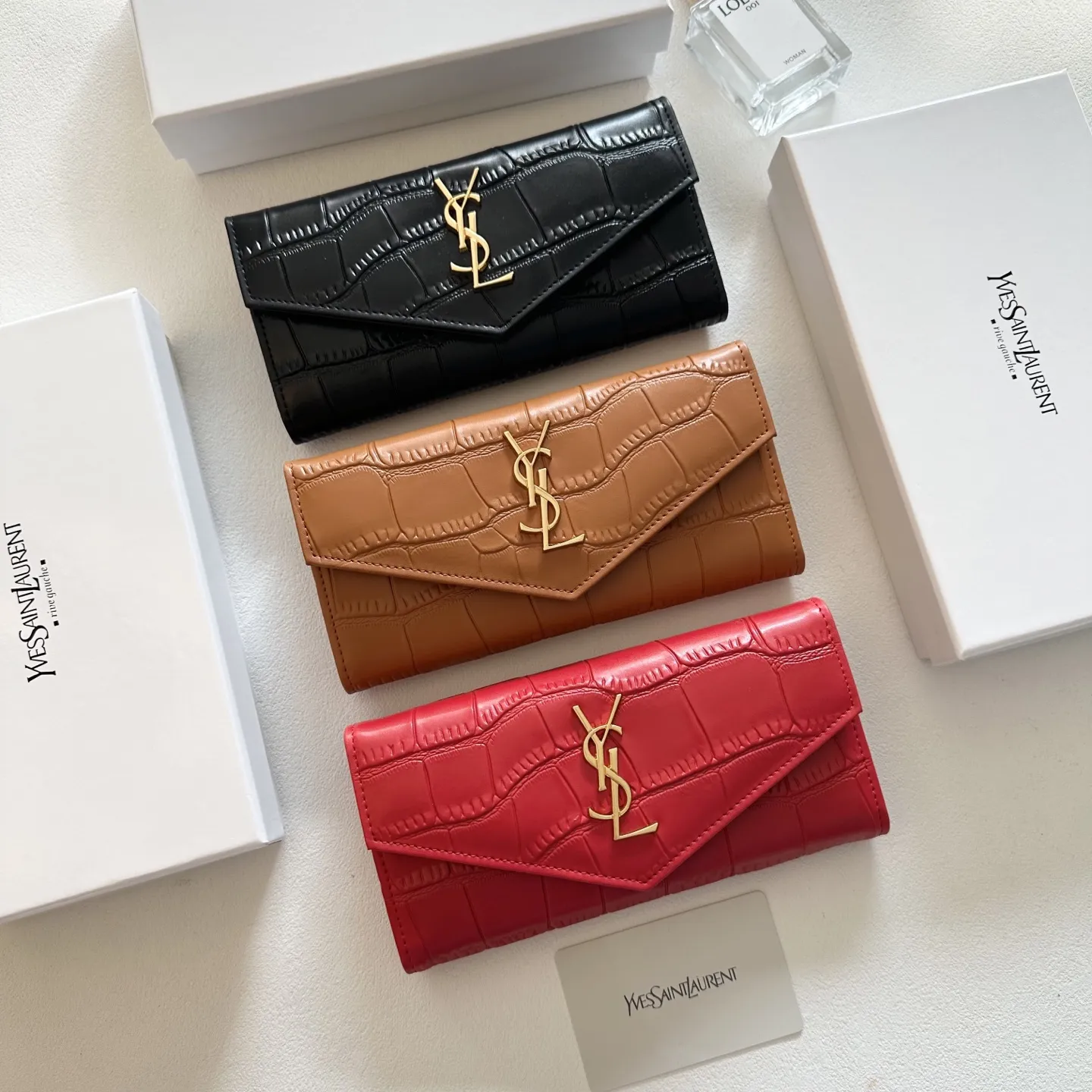 P95🎀🎀颜色 黑 土黄 红🎀尺寸 19x10🎀圣罗兰🆕款♥️钱包💕进口小牛皮压花质感一流👍独一无二风格,实用内阁超美超时尚美女必备单品🔥