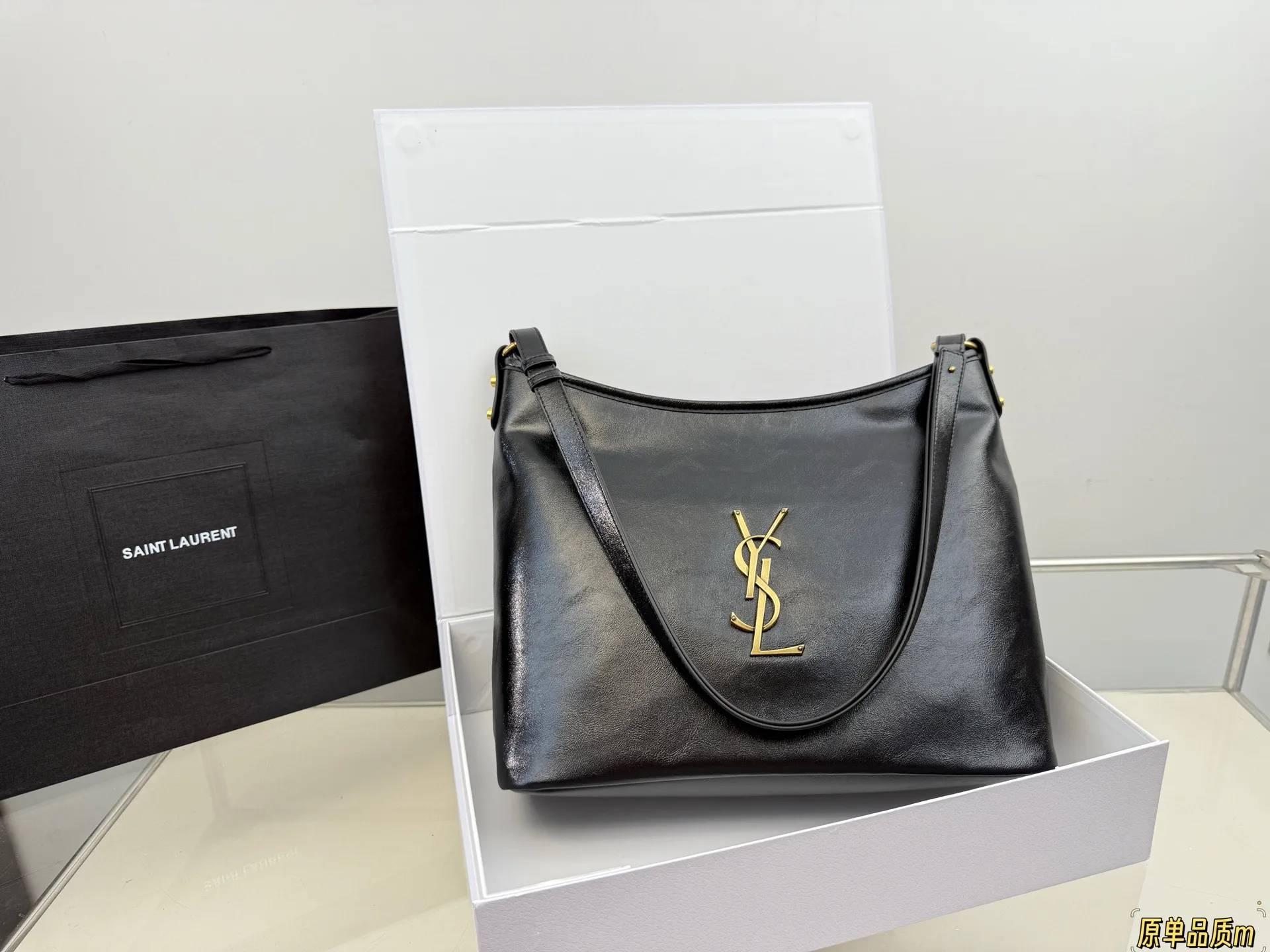 （无盒⚠️）p175 圣罗兰油蜡皮黑银hobo腋下包购物袋酷酷女孩的本命包包！出门逛街旅游随便背size：36*36cm