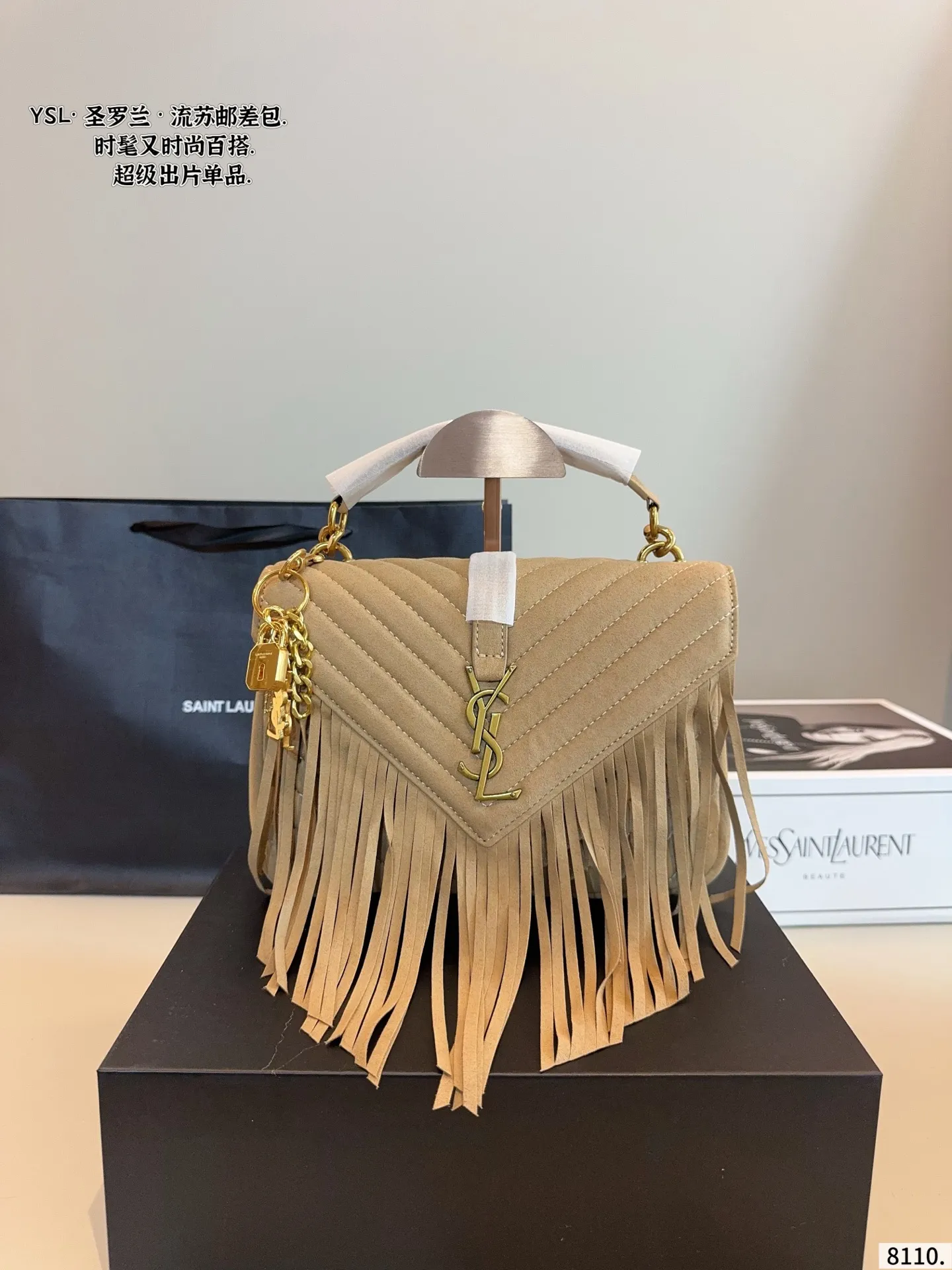 p185配礼盒🎁 &ldquo;Ysl-圣罗兰 &rdquo;经典爆款 麂皮绒邮差包 时尚休闲刺绣 独家开模定制 质量超级好 强烈推荐 尺寸： 24*7*17cm