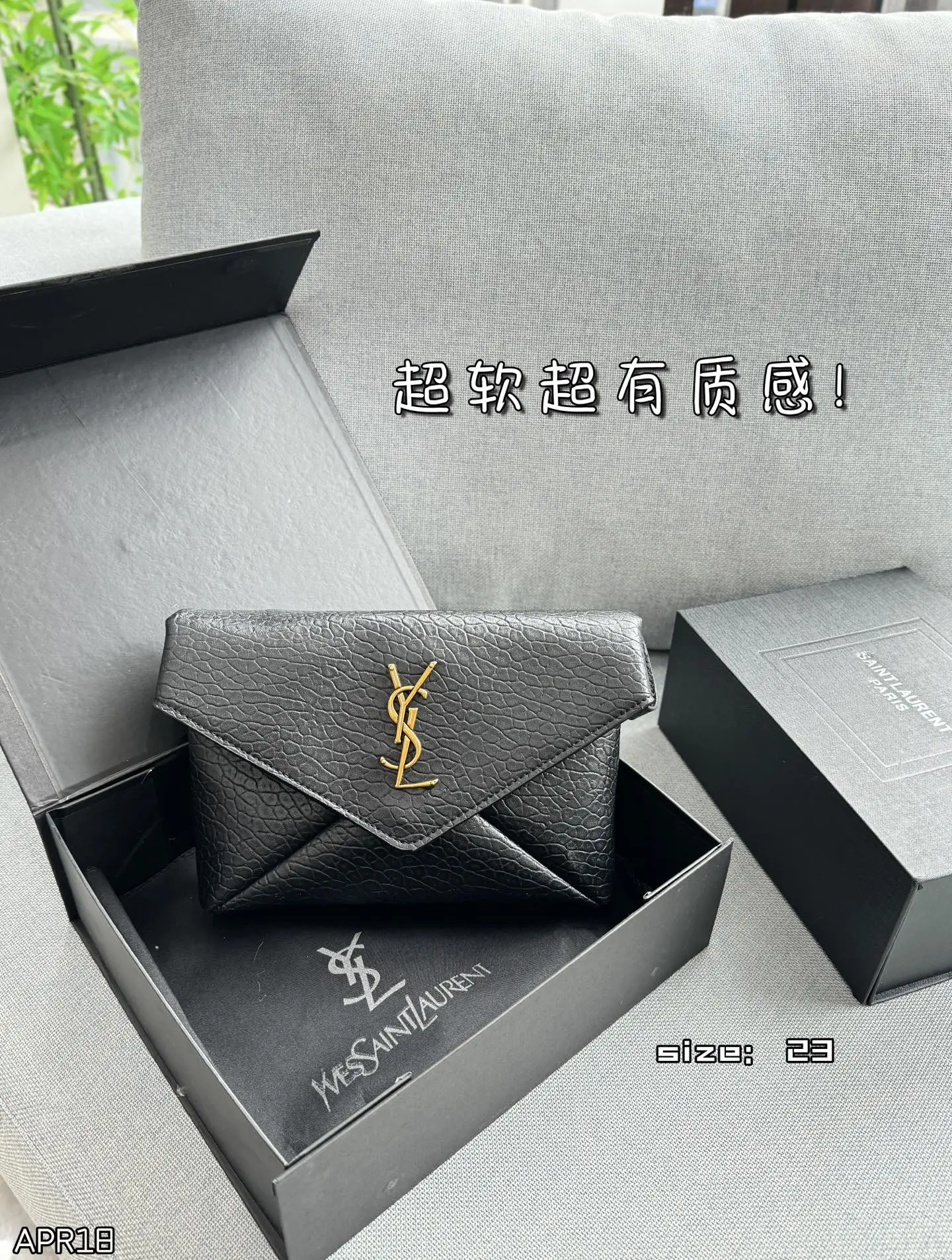 💰125 折叠盒 size：23&times;16 圣罗兰 YSL LE CASSANDRE 大象纹 链条包 信封包 单肩斜挎手拿包 精致度满分10 链条包新色新色好有气质小羊皮材质 很轻很软!巴掌大却超好装的小个子可以闭眼冲 超软超有质感！！！