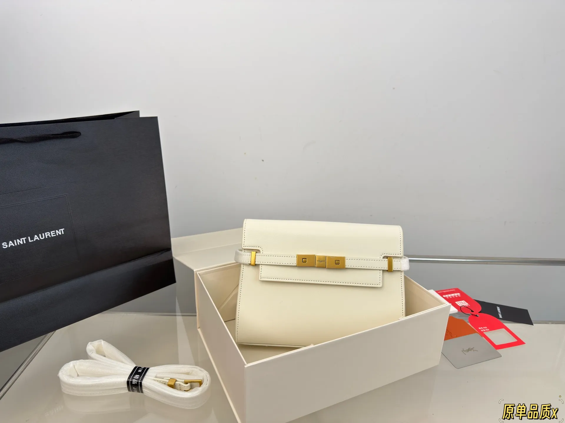 (飞机盒折叠盒⚠️)p195 圣罗兰 曼哈顿单肩包 又酷又飒低调的奢华 可盐可甜 极致美感 绝美女孩就是你 尺寸:24.17cm