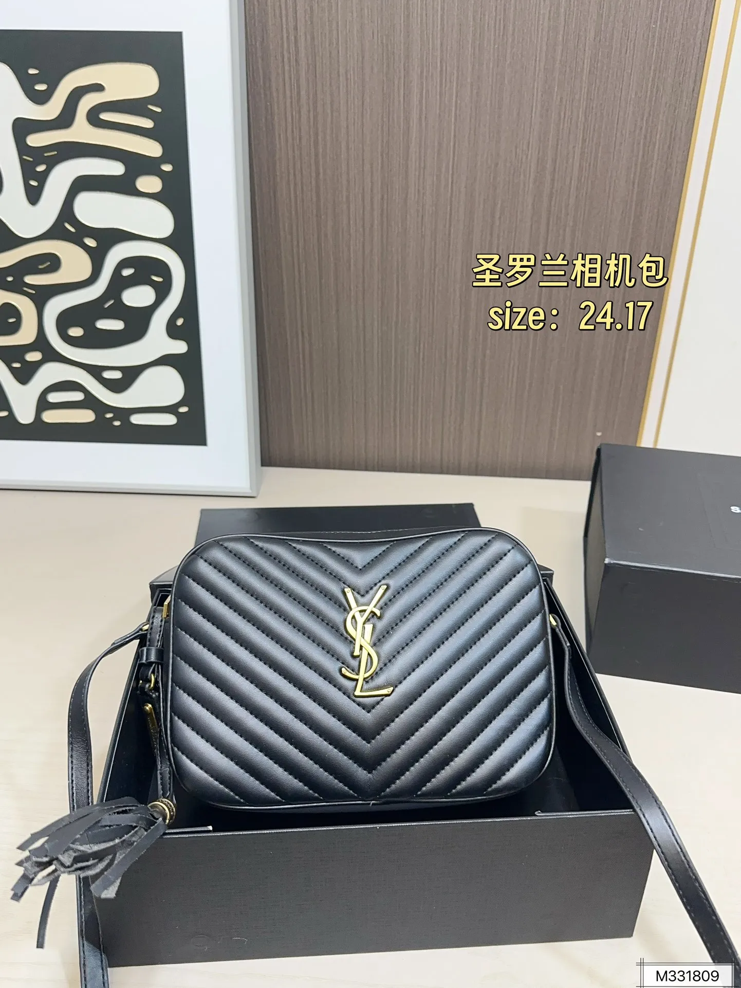 💰125 折叠盒 圣罗兰相机包 拥有无穷魅力 时尚感极强 五金十分抢眼 单肩/斜挎百搭各种服饰 尺寸：24 17